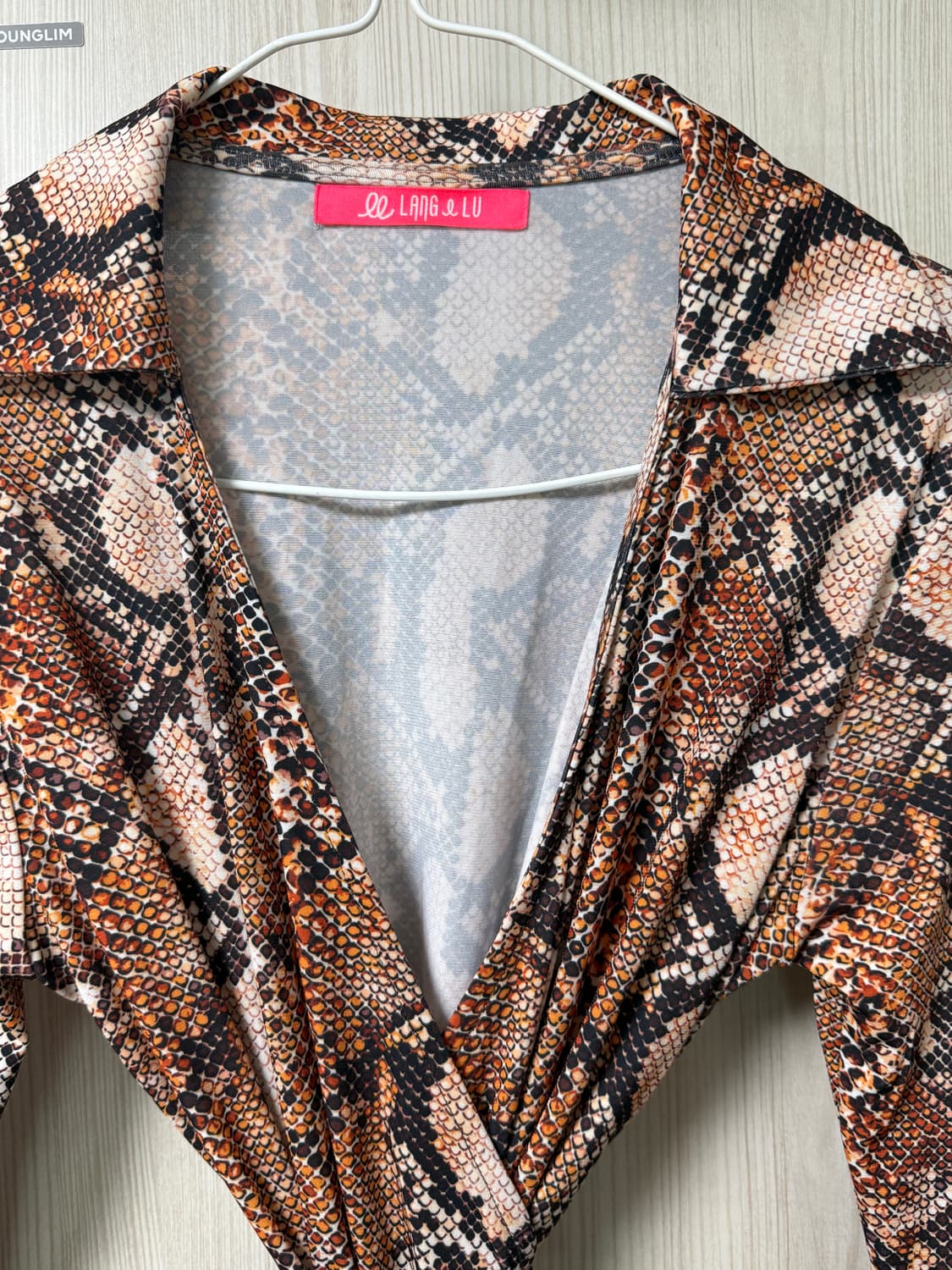 랭앤루 스네이크 패턴 원피스 상품이미지2