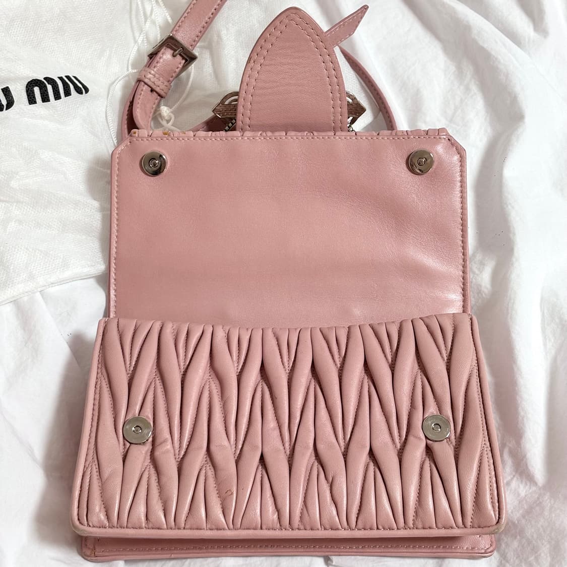 (정품)미우미우 마틀라쎄 크리스탈 버클백 핑크 가방 상품이미지6