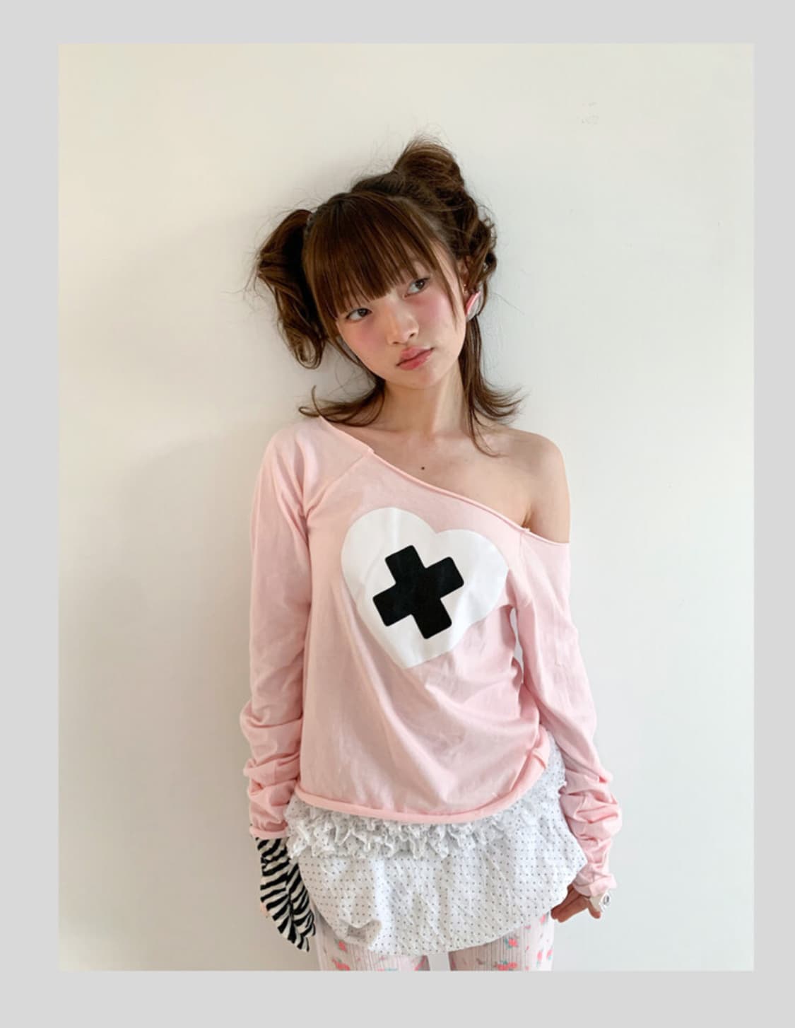 구매해요! 샵페어리 cross heart cut off t-shirt  상품이미지1