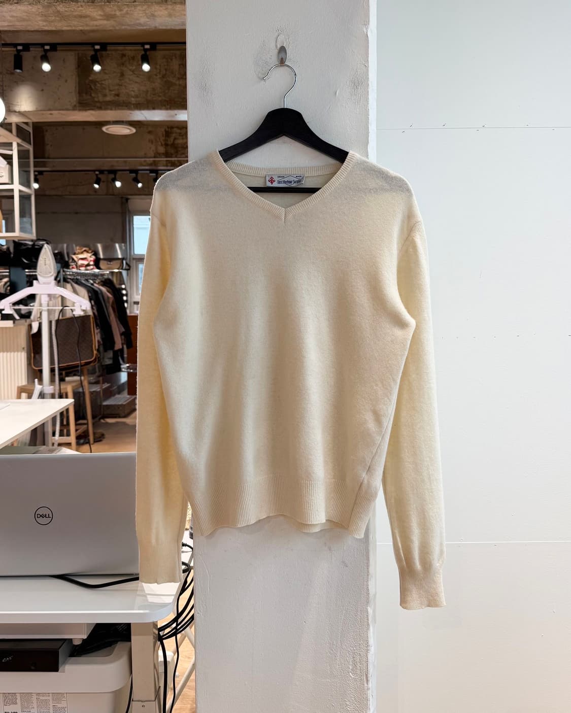 이스트 하버 서플러스 아이보리 브이넥 니트 상품이미지2