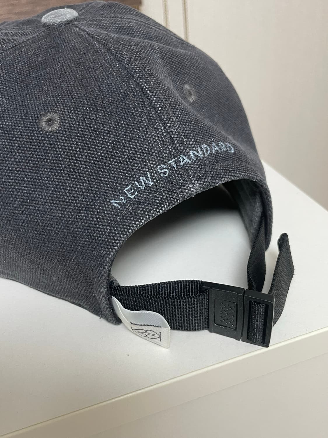 기준 로고 캠프캡 차콜 상품이미지3