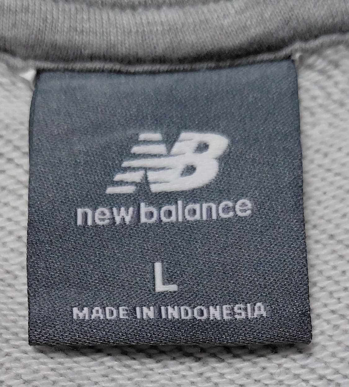 [L] 뉴발란스 에센셜 애슬레틱 펜던트 맨투맨 그레이 상품이미지5