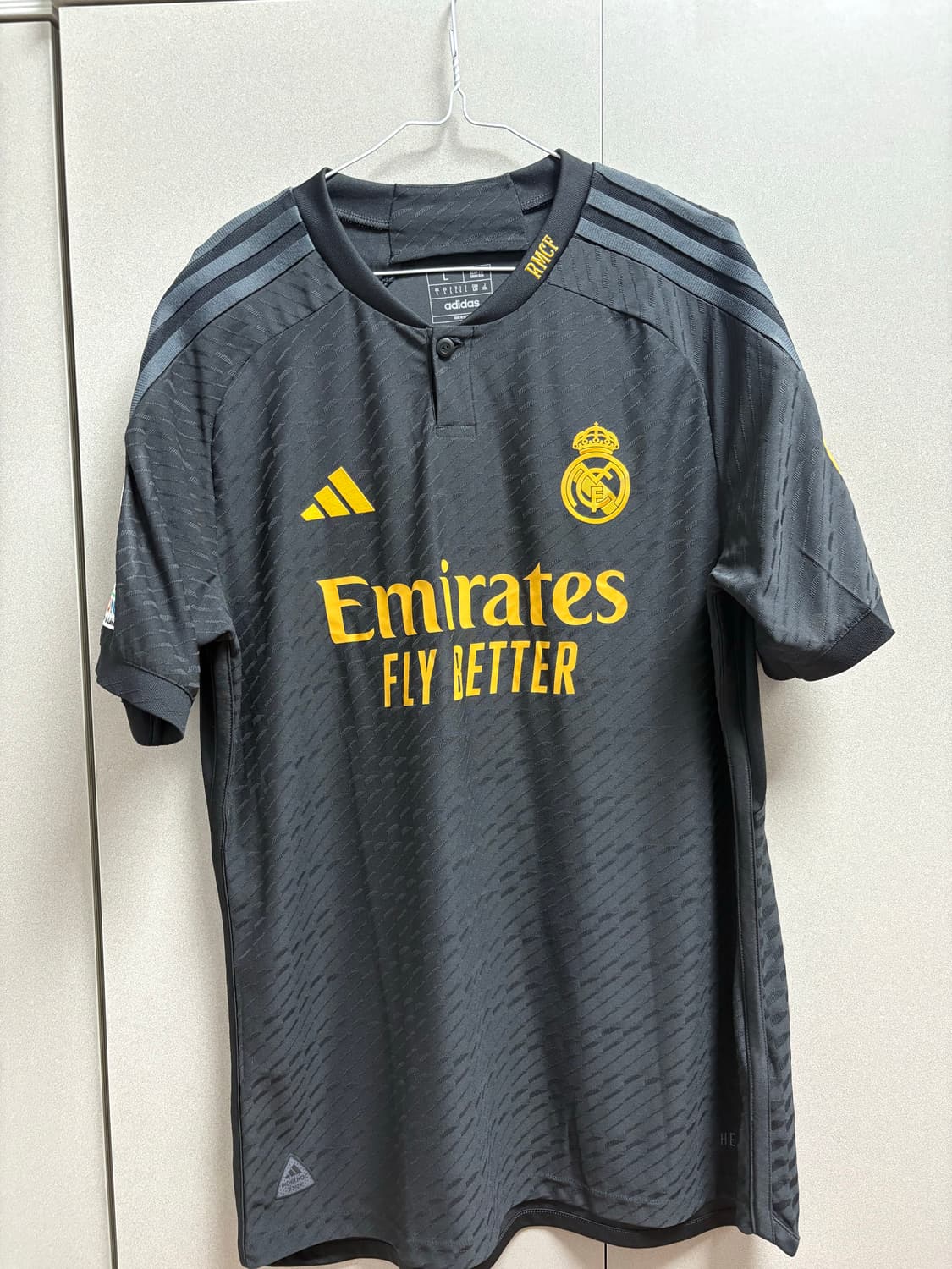 어센틱 23-24 레알마드리드 어웨이 비니시우스 유니폼 상품이미지1