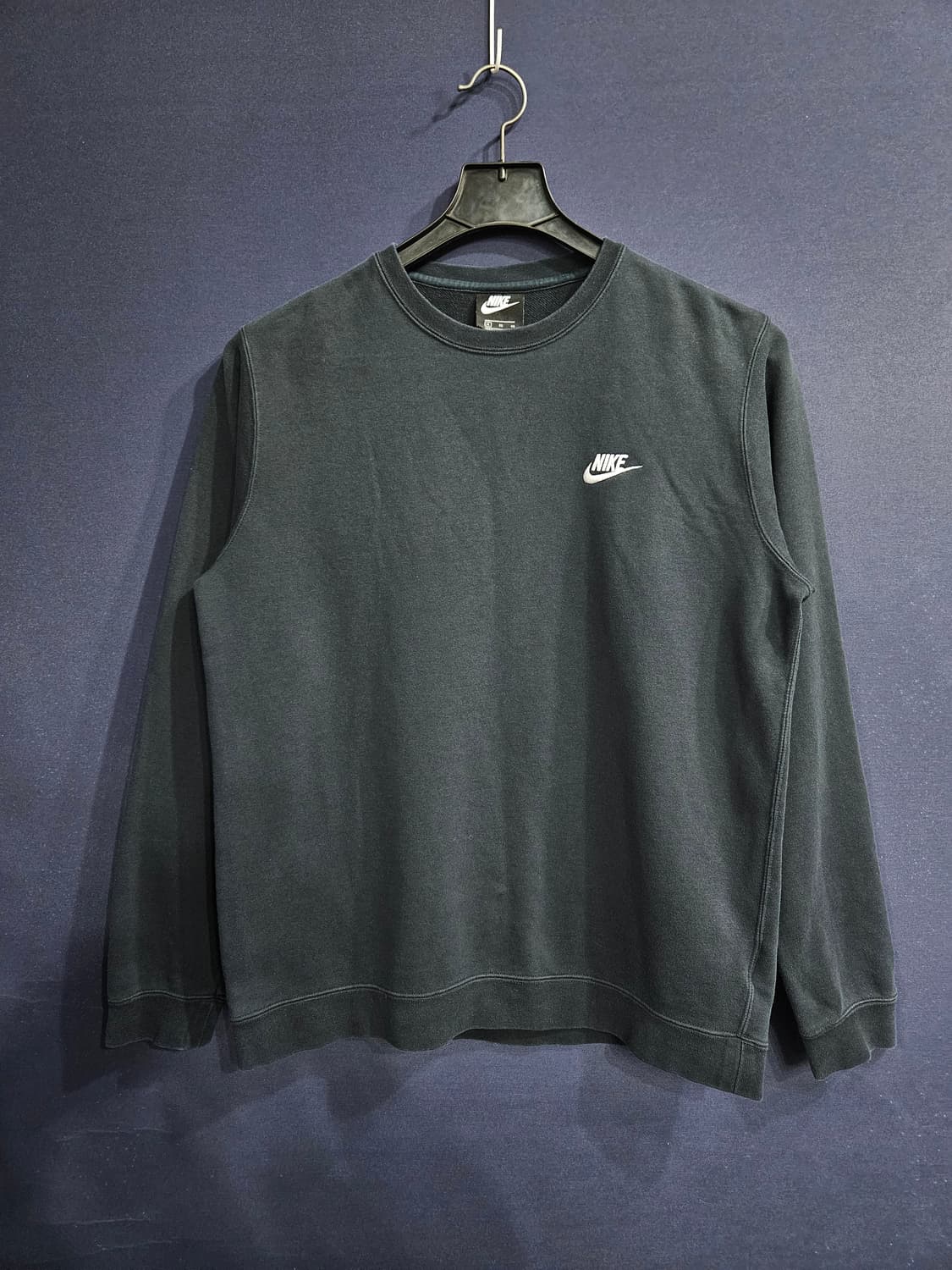 나이키 자수 블랙차콜 남성 105 맨투맨  상품이미지1