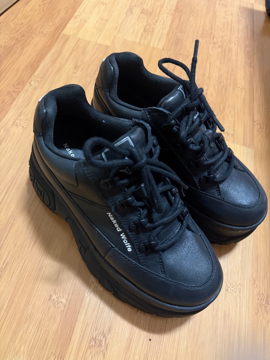 네이키드울프 운동화 블랙235 상품이미지1