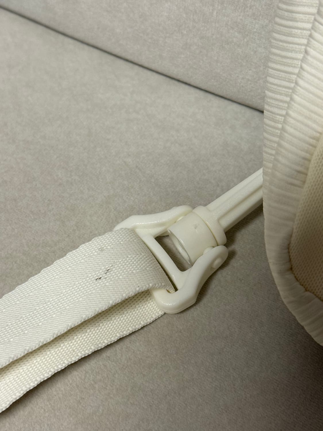 미스치프 슬링백팩 크림 가방 상품이미지6