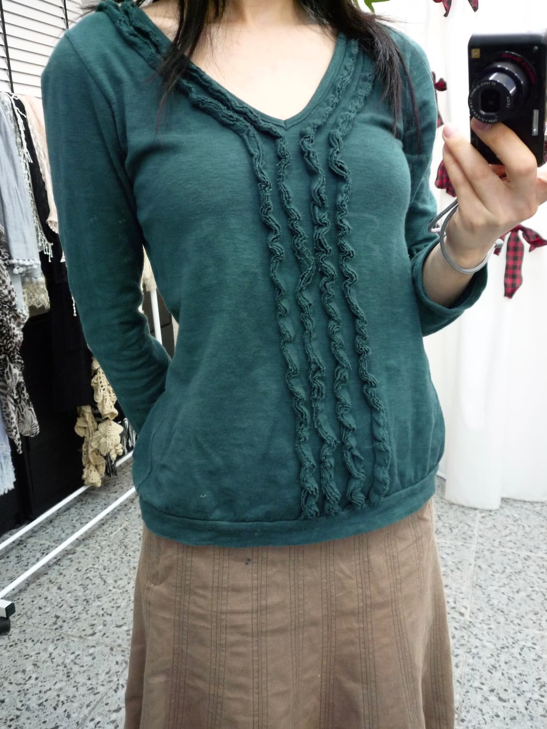 Forest ruffle v-neck tee 상품이미지1