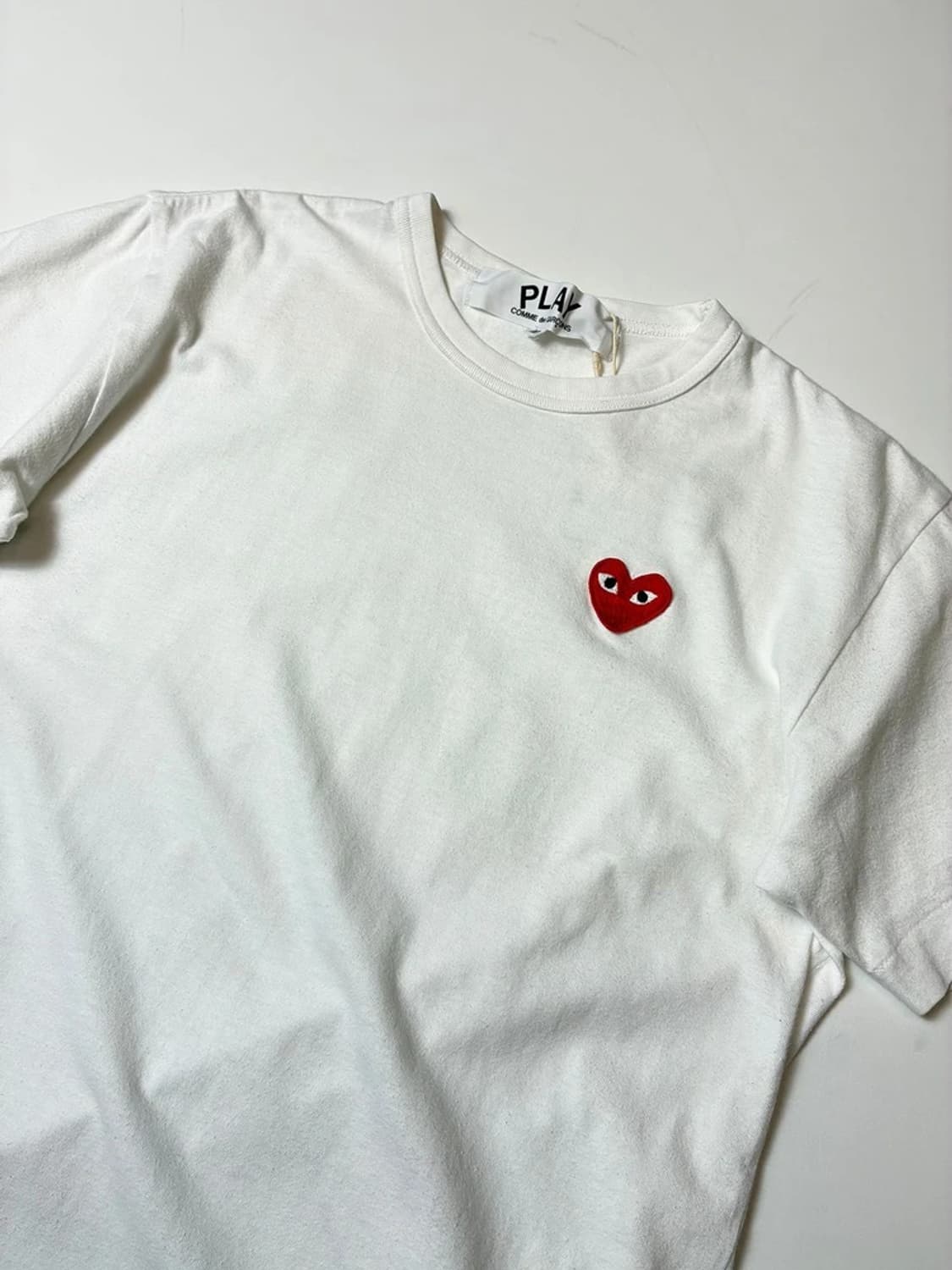 꼼데가르송 우먼스 하트 와펜 반팔 티셔츠 PN8569 상품이미지2