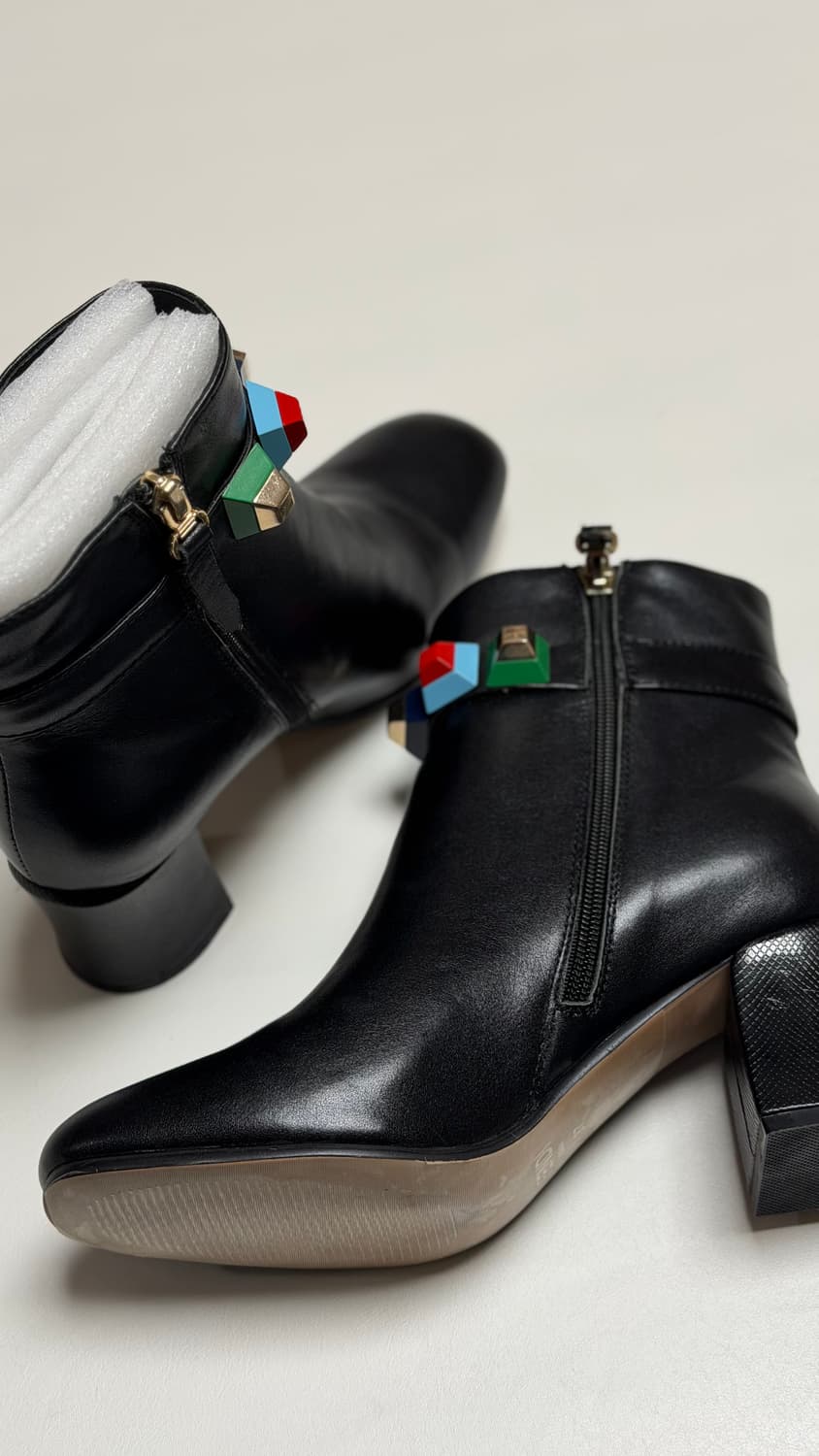 새상품) 펜디 레인보우 스터드 가죽 앵클 부츠 블랙 240mm 상품이미지7