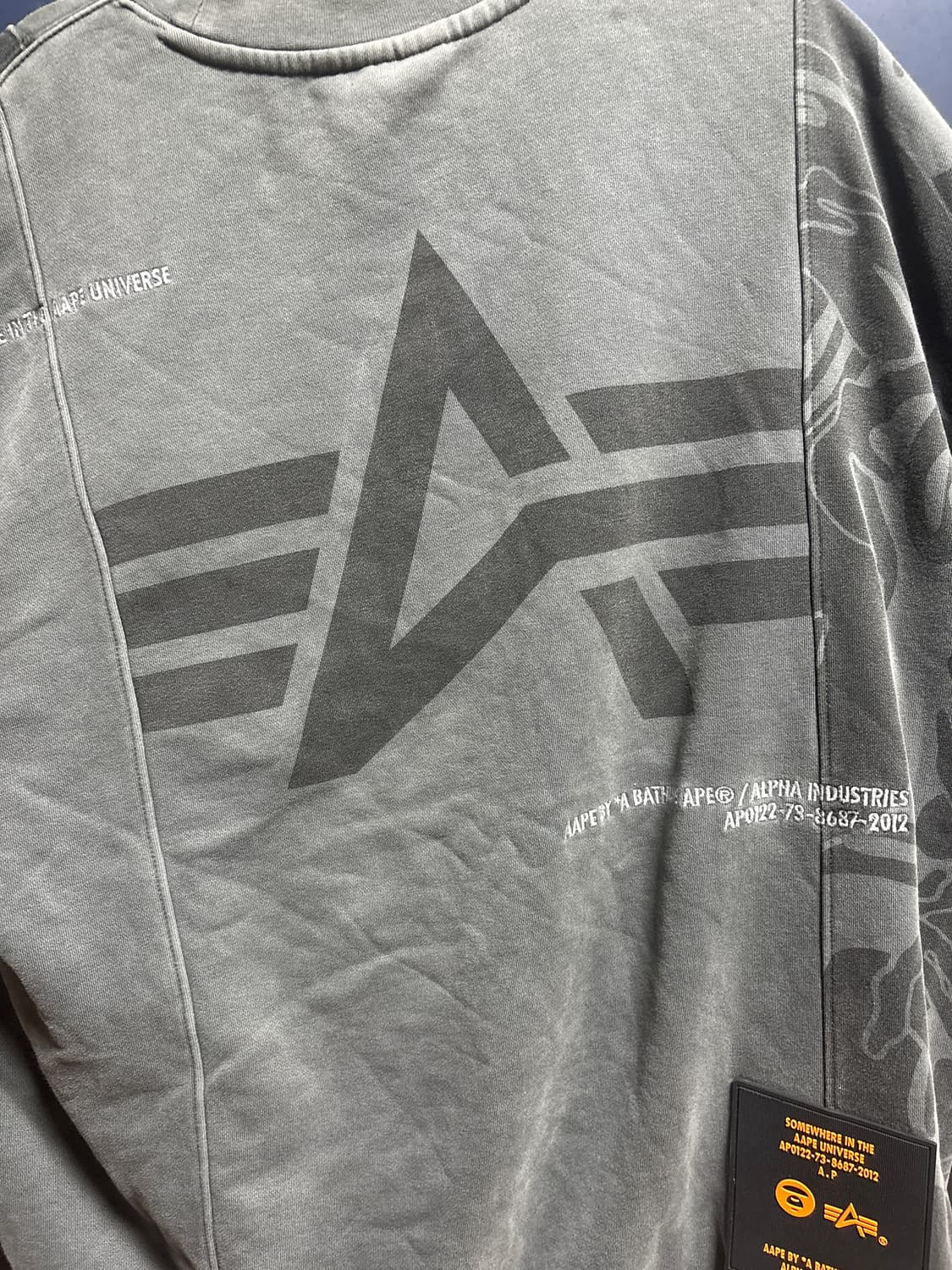 베이프x알파인더스트릿 맨투맨 상품이미지4