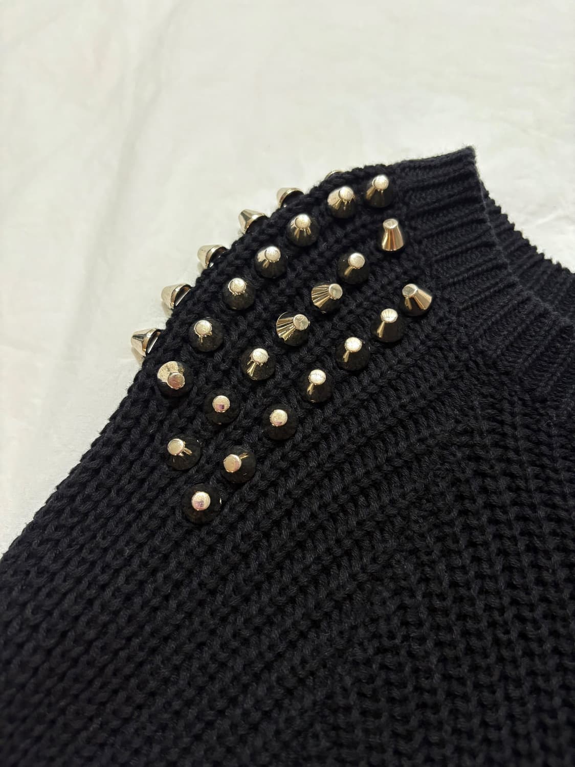 스터드 블랙 니트 상품이미지3