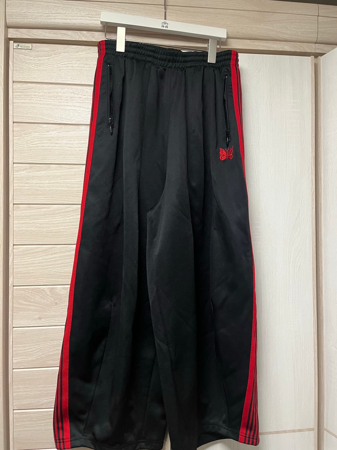 [xs] 니들스 x LHP HD 트랙 팬츠 블랙 레드 검빨 상품이미지2
