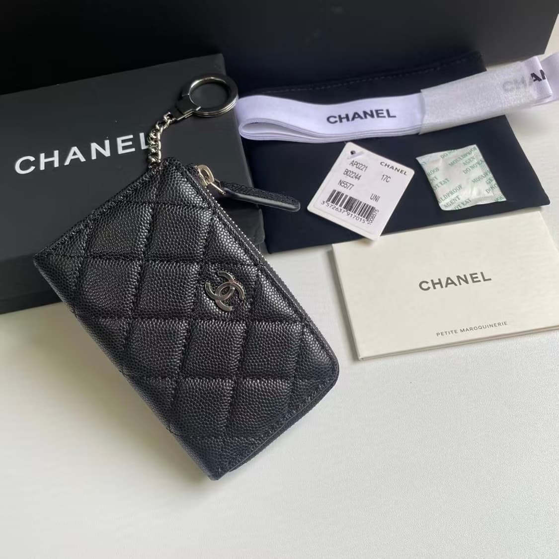 샤넬 클래식 지퍼 동전 지갑 그레인드 카프스킨 & 실버 메탈 블랙 상품이미지5
