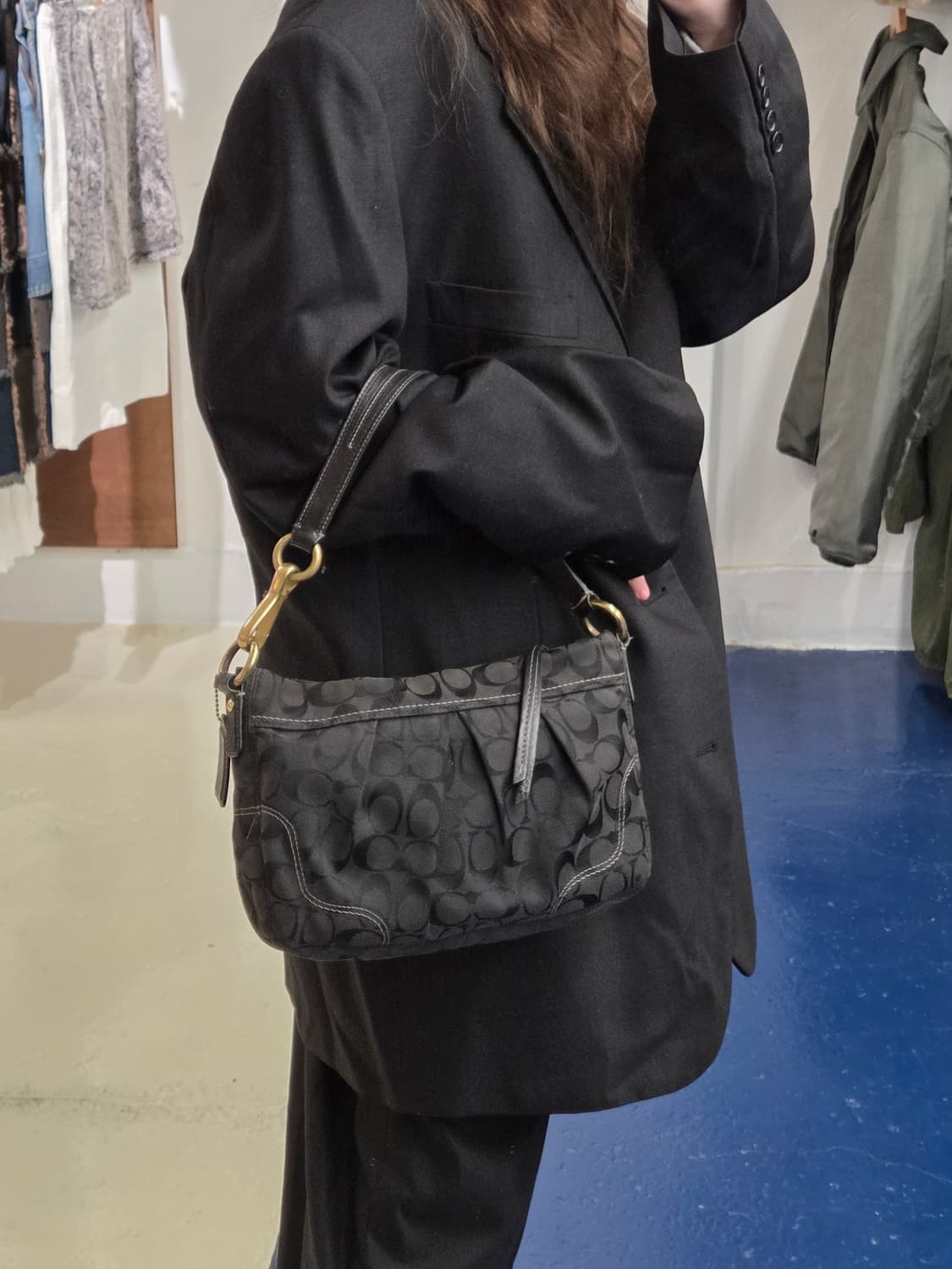 Coach 코치 블랙 모노그램 시그니쳐 숄더 백 상품이미지1