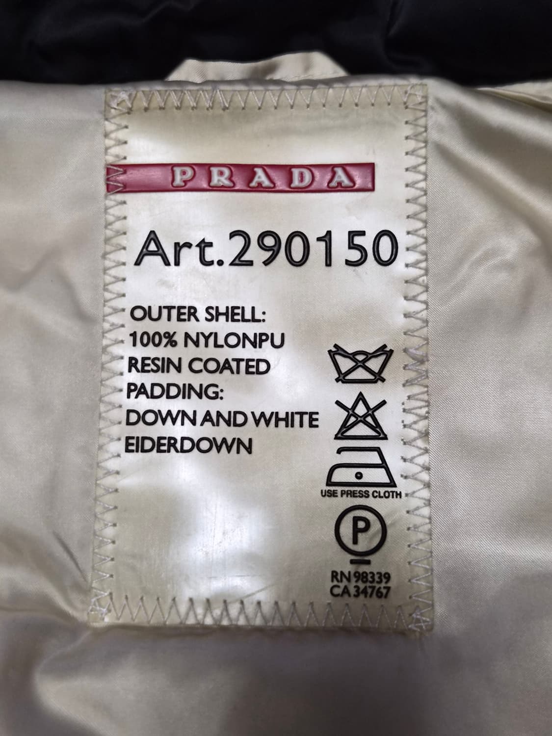 (정품) 프라다 삼각 로고 패딩 40사이즈 (명품 여성 자켓 점퍼) 상품이미지5
