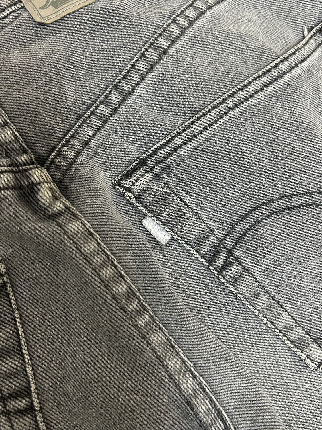 리바이스 90s 실버탭 릴렉스드핏 그레이 워싱 데님팬츠 상품이미지6
