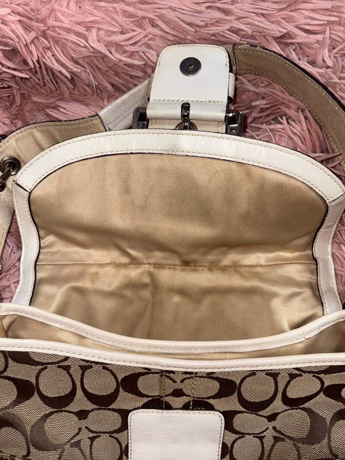 [갸루템] Y2K 코치 버클 포인트 클래식 시그니처 숄더백 상품이미지3