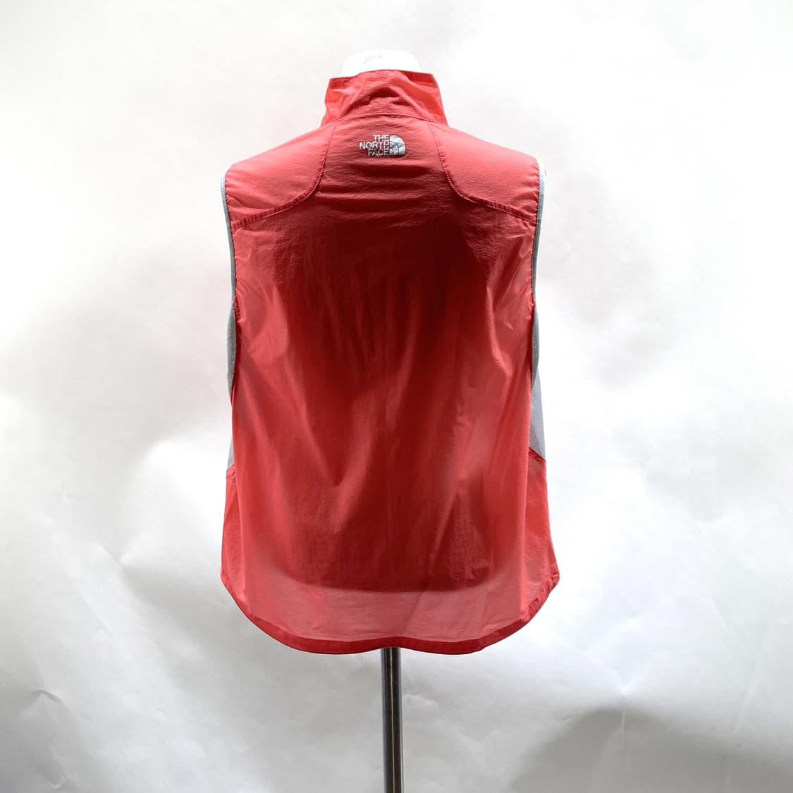 노스페이스 여성경량바람막이조끼 90 상품이미지3