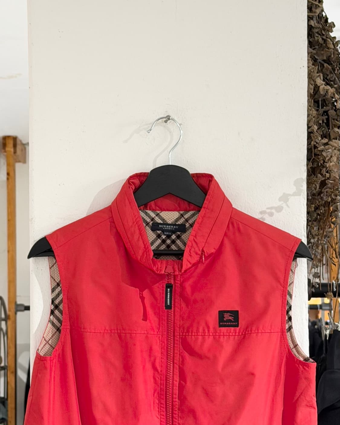 버버리 레드 클래식 나일론 슬리브리스 상품이미지4