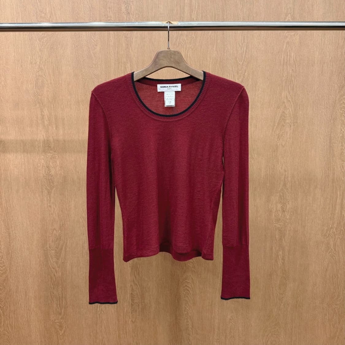 소니아 리키엘 라운드넥 긴팔 니트 블랙 배색 디테일 슬림핏 레드 상품이미지2