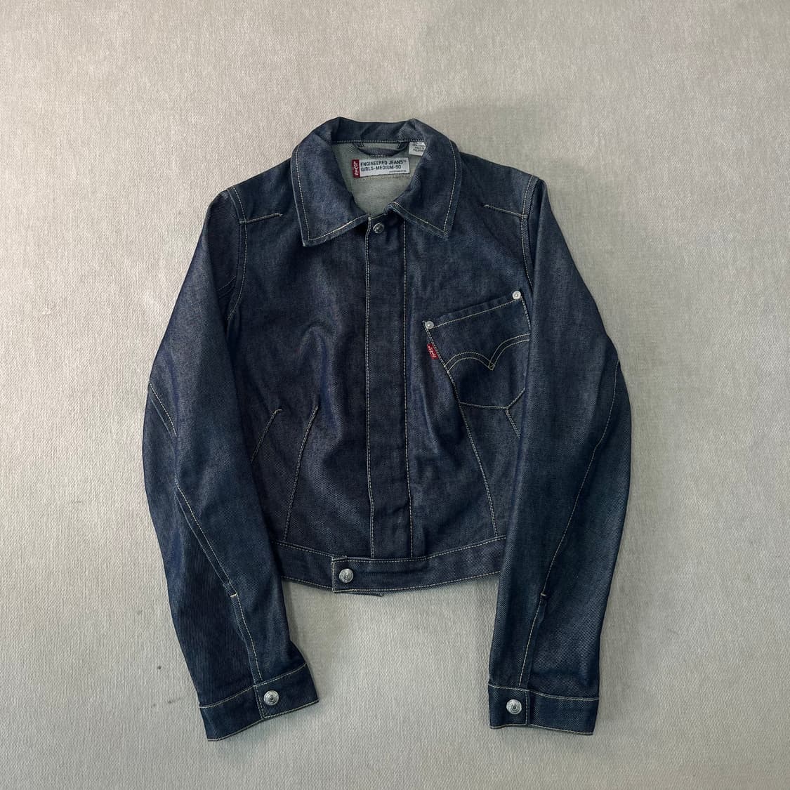 W 90 리바이스 엔지니어드 여성 크롭 데님 자켓 상품이미지1
