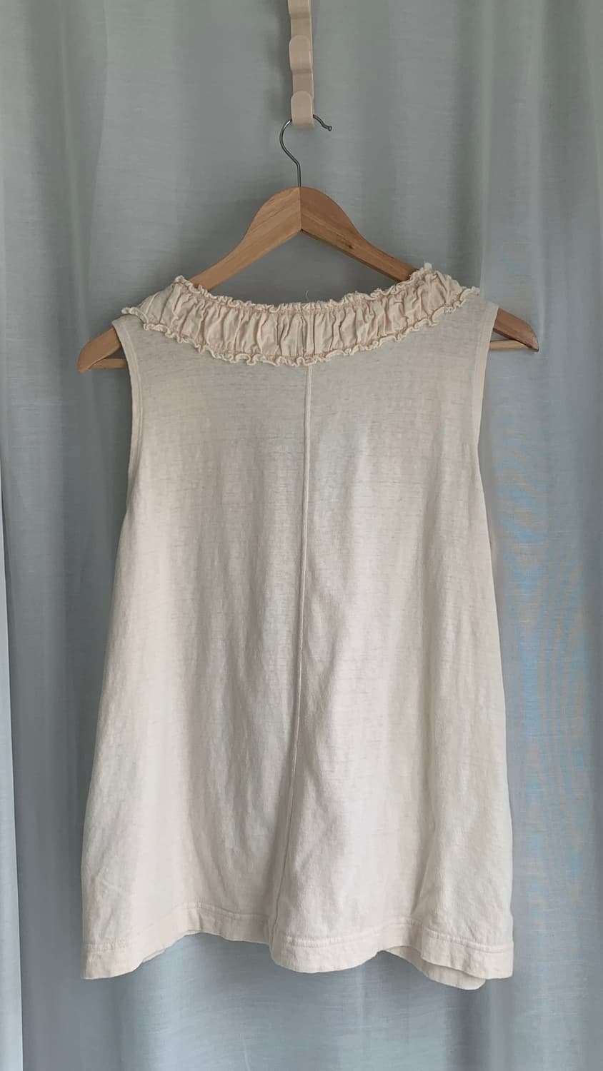 Zucca Ruffled V-Neck Sleeveless 상품이미지3