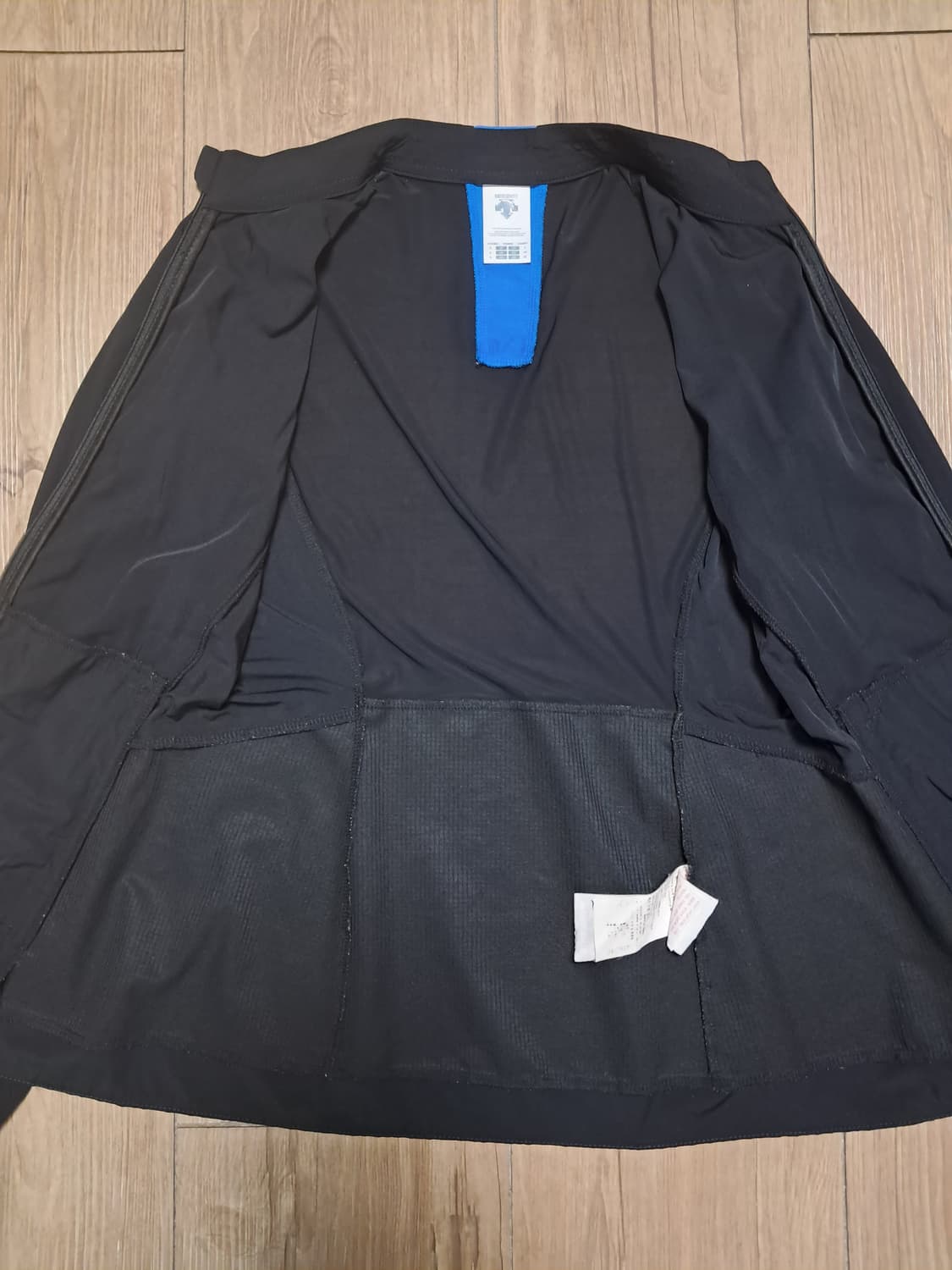 데상트 여성 런닝집업 85 상품이미지7