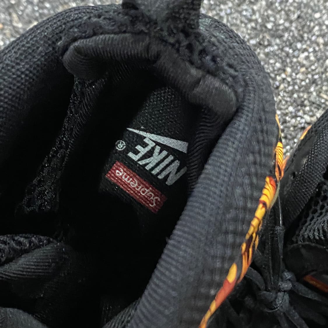 나이키 x 슈프림 에어 폼포짓 원 블랙 B4601 상품이미지4