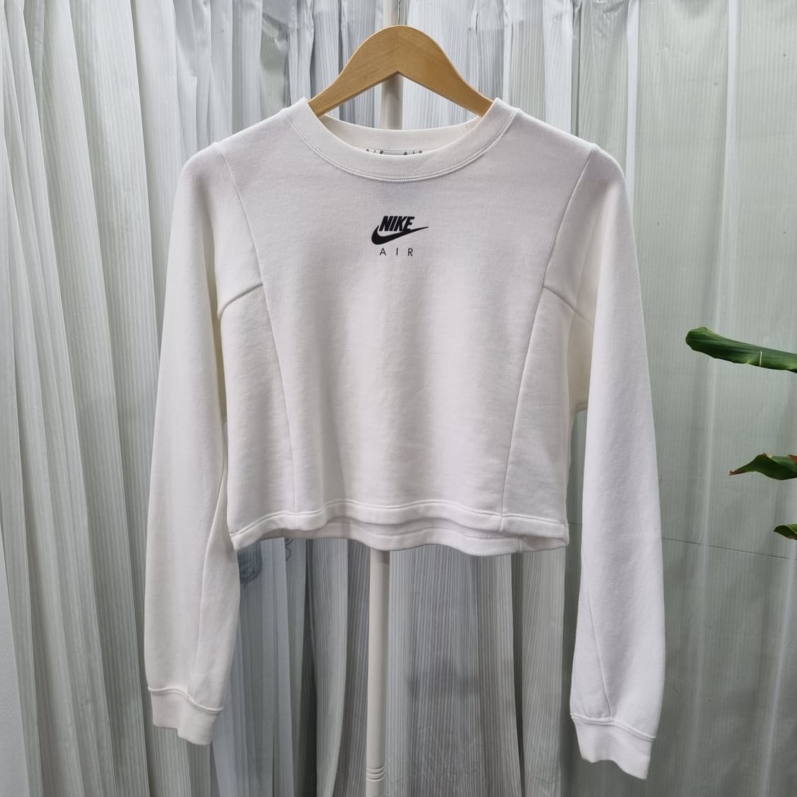 나이키 우먼 크롭탑 약기모 맨투맨 1972 상품이미지1