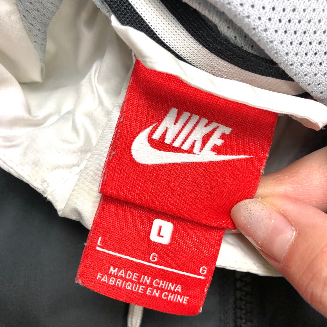 나이키 블랙 화이트 후드 바람막이 L 상품이미지7