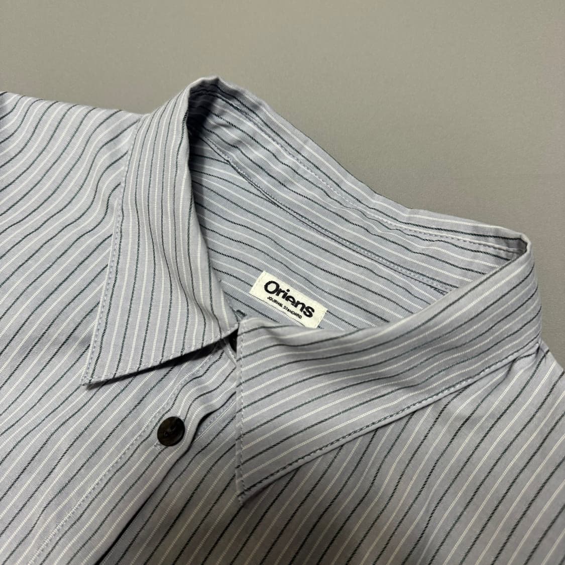 Oriens by 저널스탠다드 블루 스트라이프 코튼 스트랩 셔링 셔츠 상품이미지3