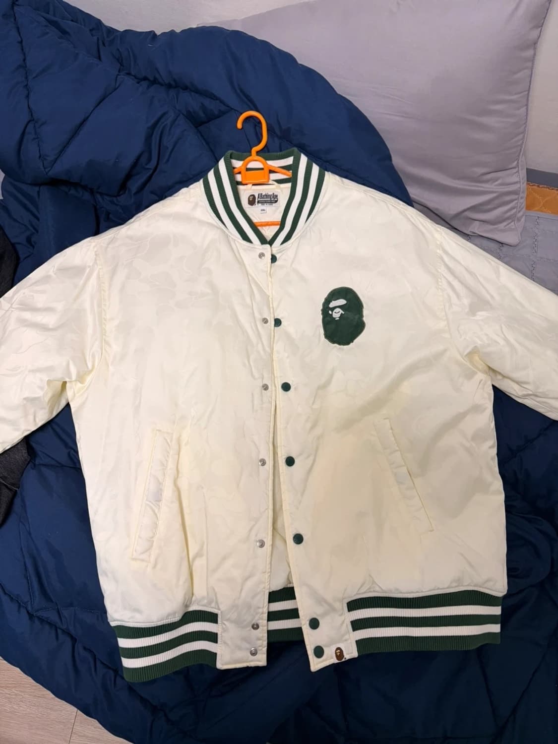 베이프 토널 솔리드 카모 패디드 바시티 자켓 상품이미지1