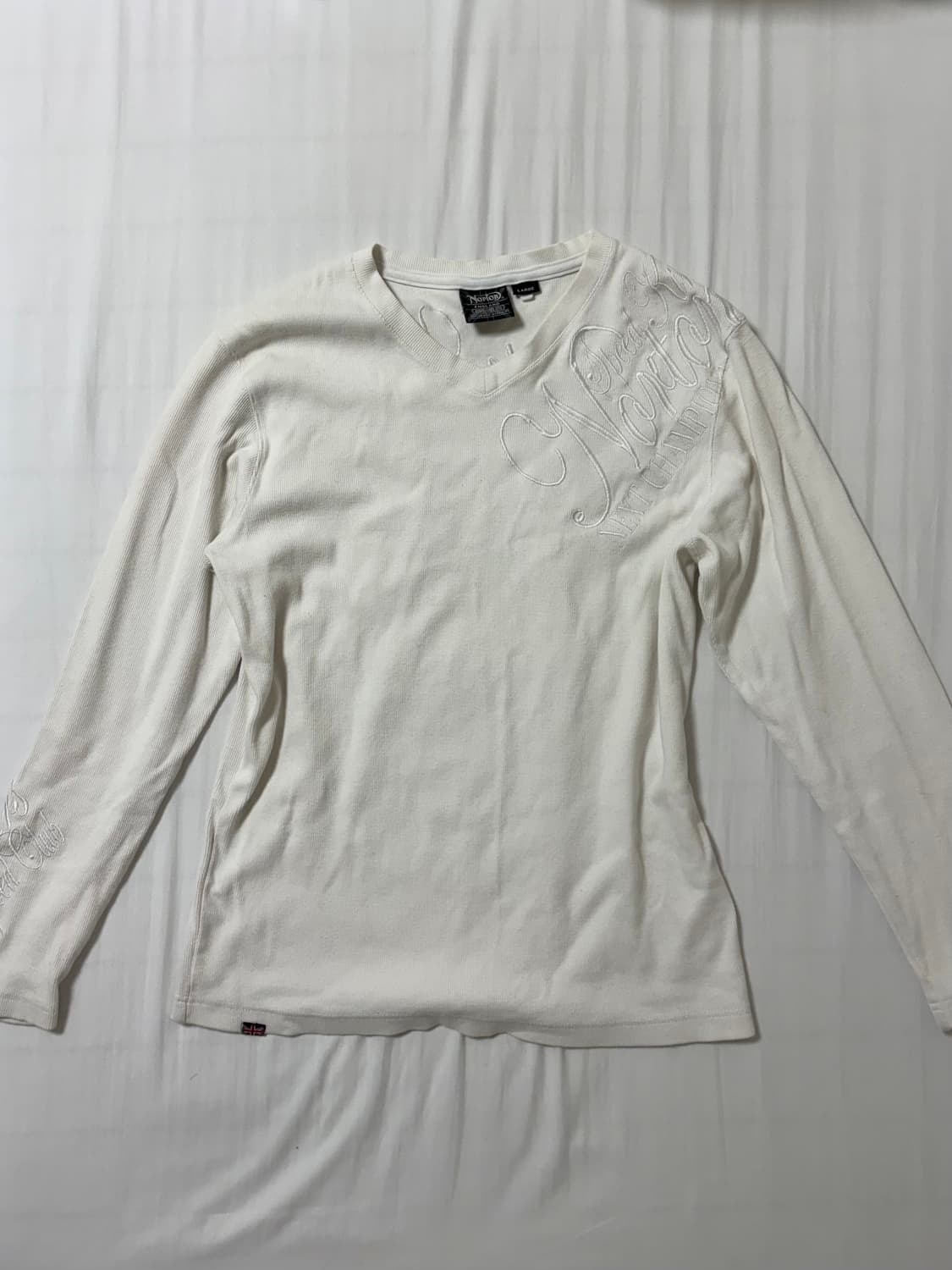 Norton 자수 디테일 롱슬리브 긴팔티 상품이미지1