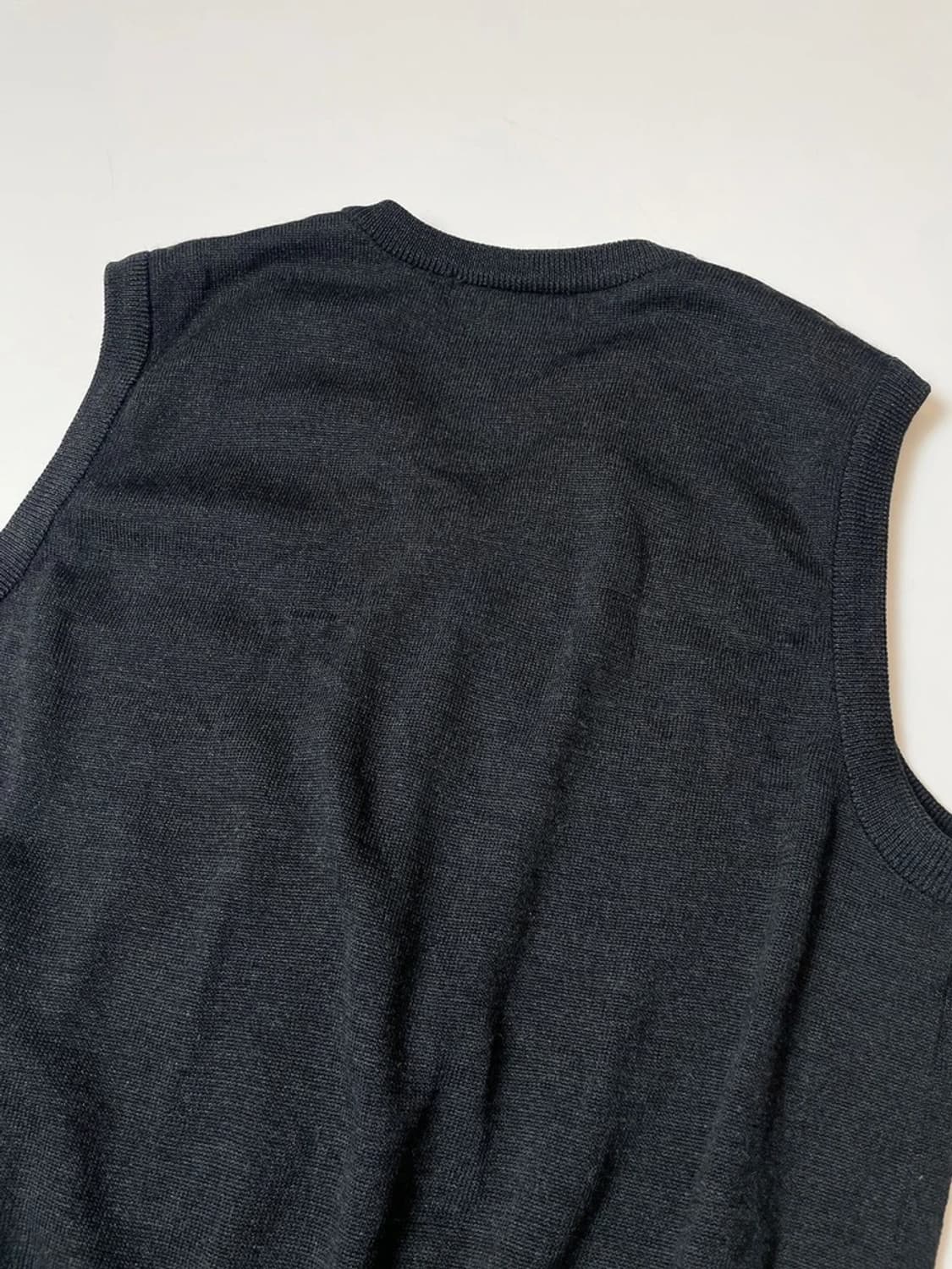 입생로랑 아가일 패턴 브이넥 니트 베스트 PN9389 상품이미지5