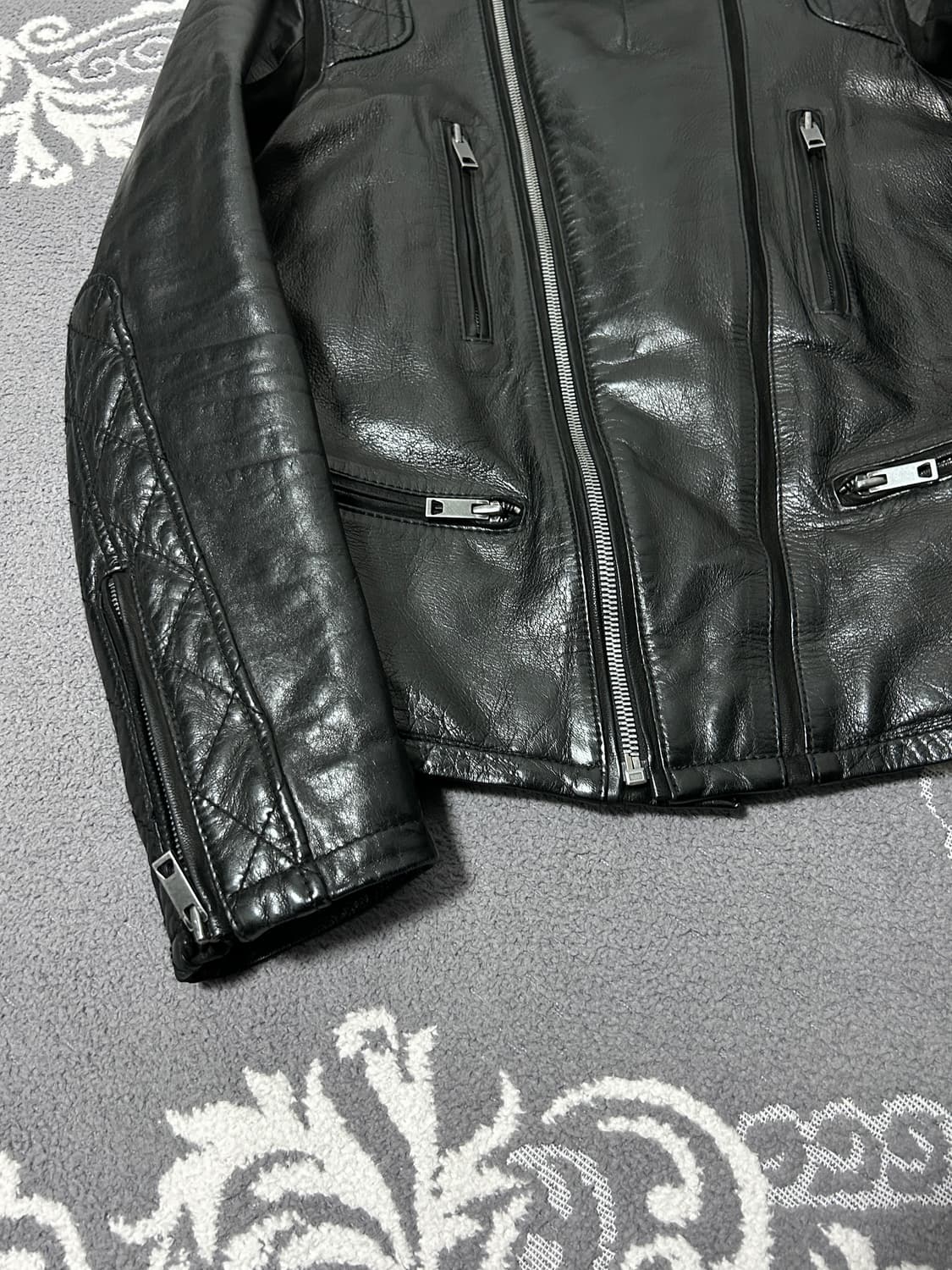 솔리드 옴므 퀼티드 판넬 레더 자켓 상품이미지5