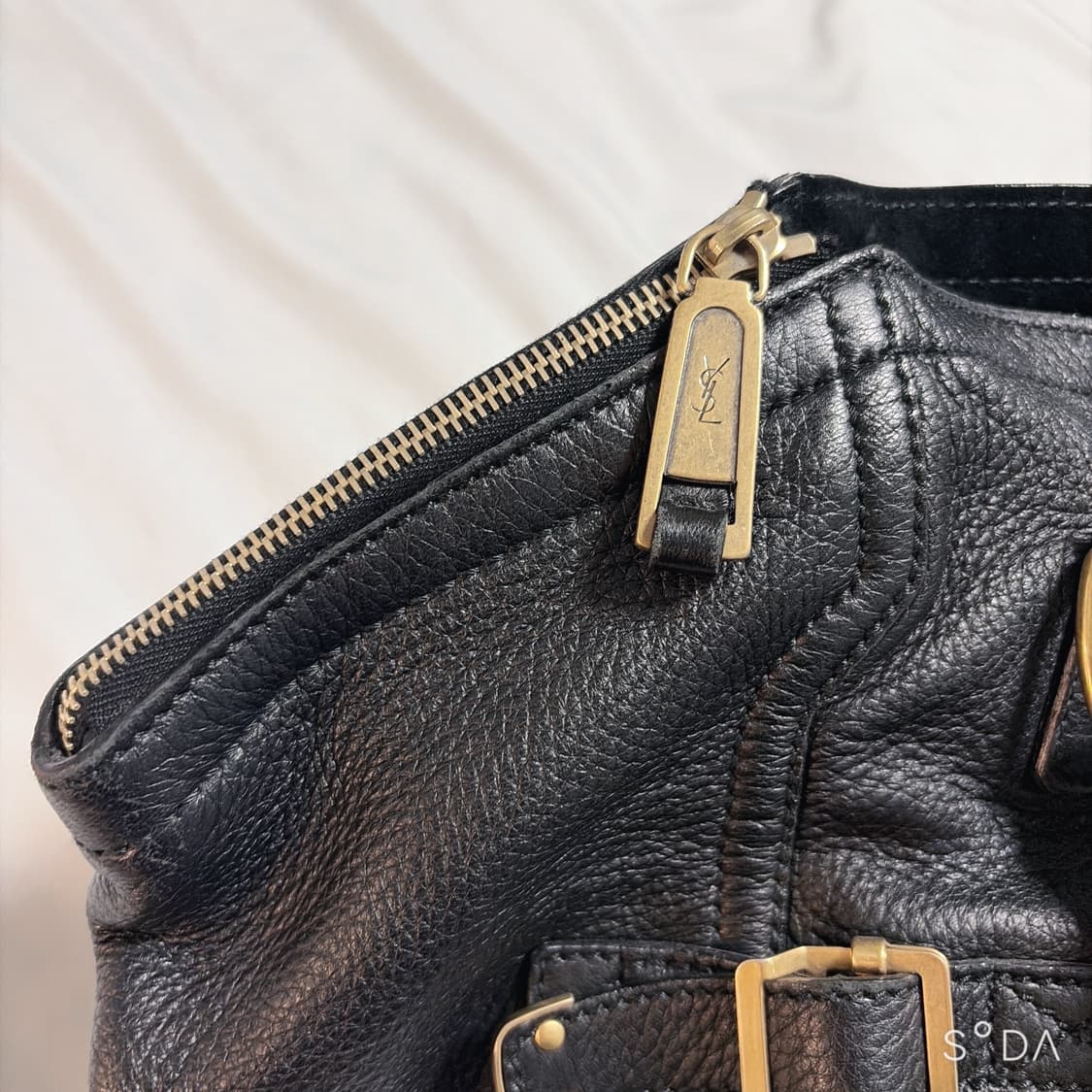 입생로랑 블랙 레더 토트백 상품이미지5