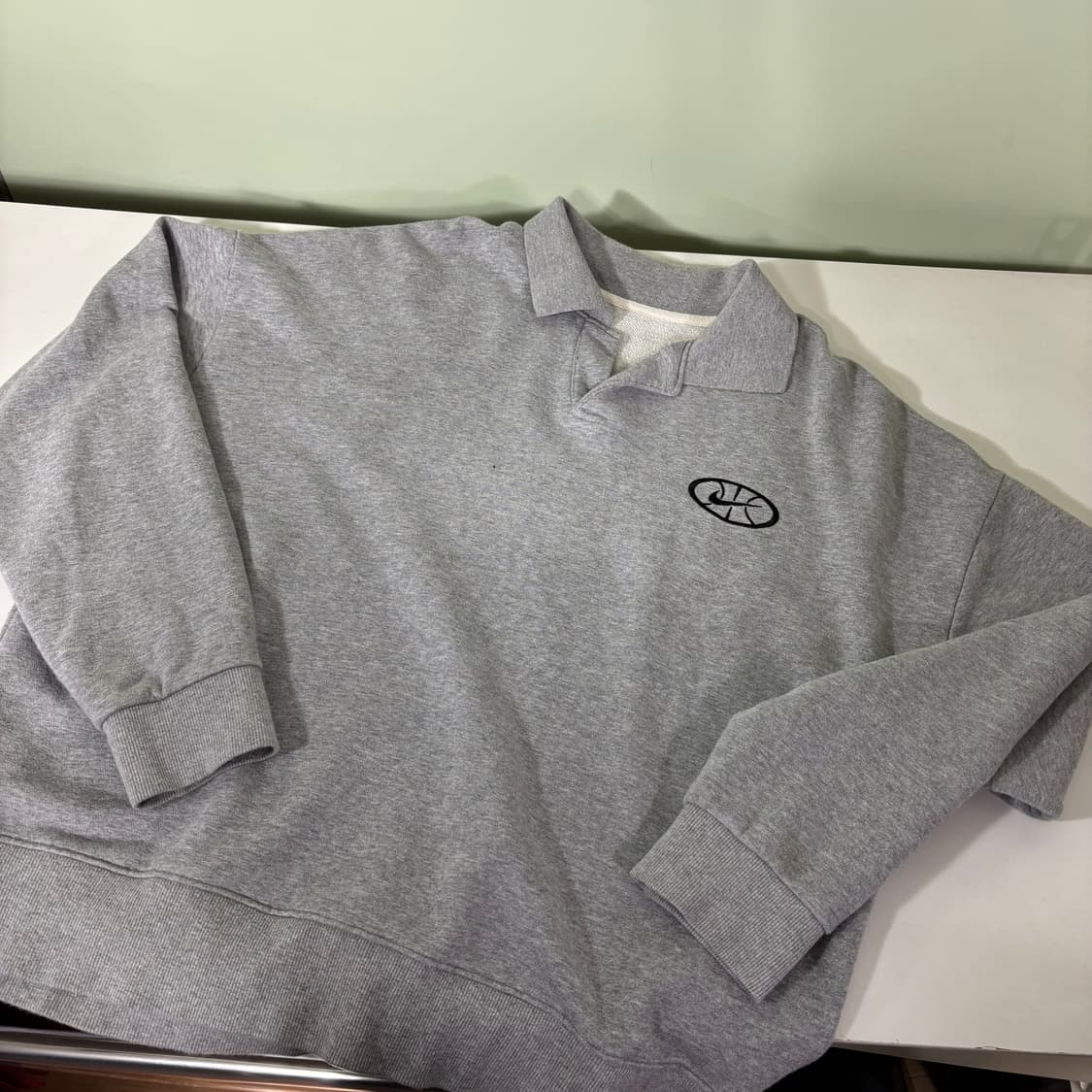 100-105 나이키 그레이 백로고 오픈카라 맨투맨 상품이미지1