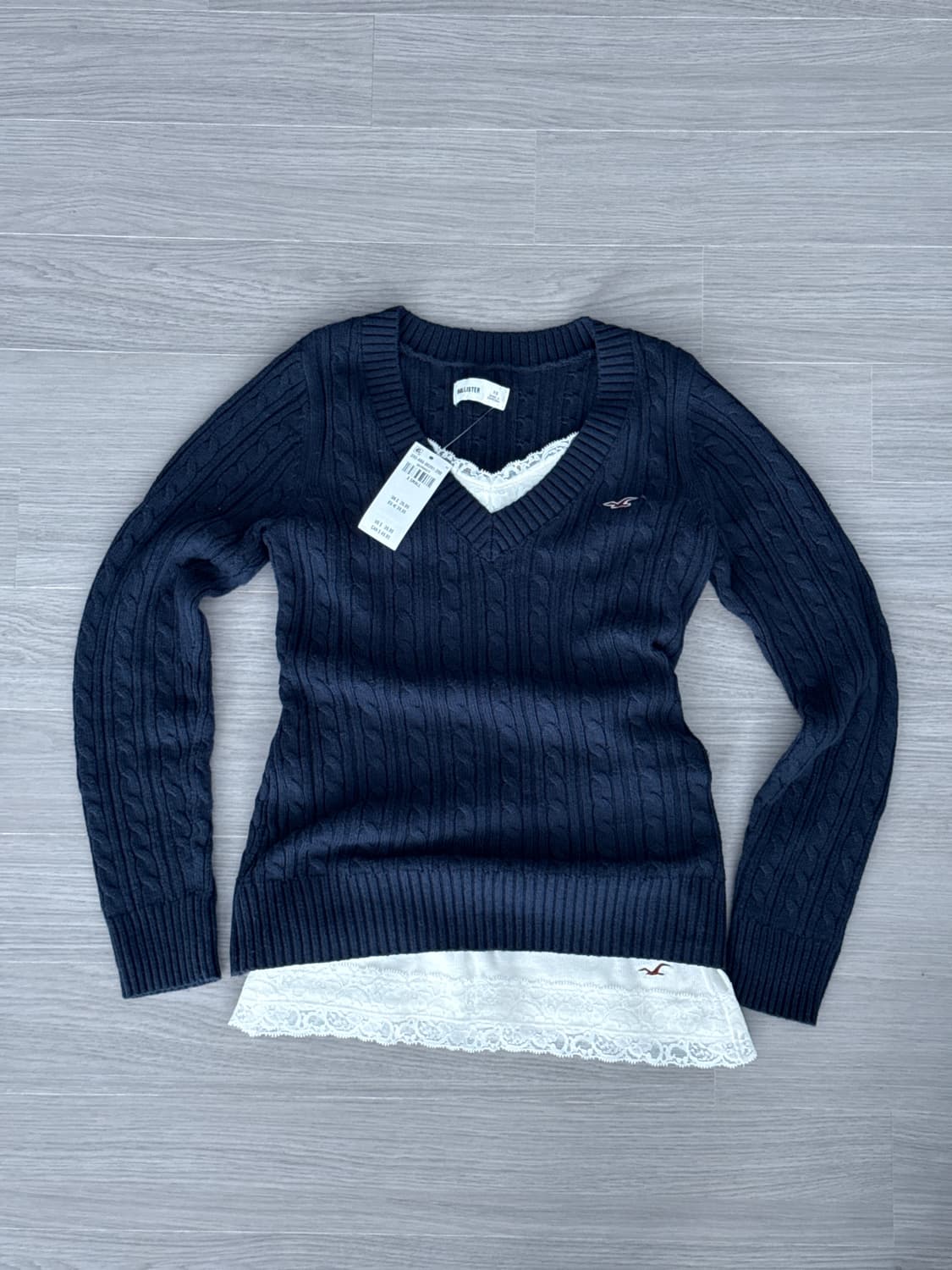 홀리스터 케이블 니트 아이콘 브이넥 스웨터 상품이미지1