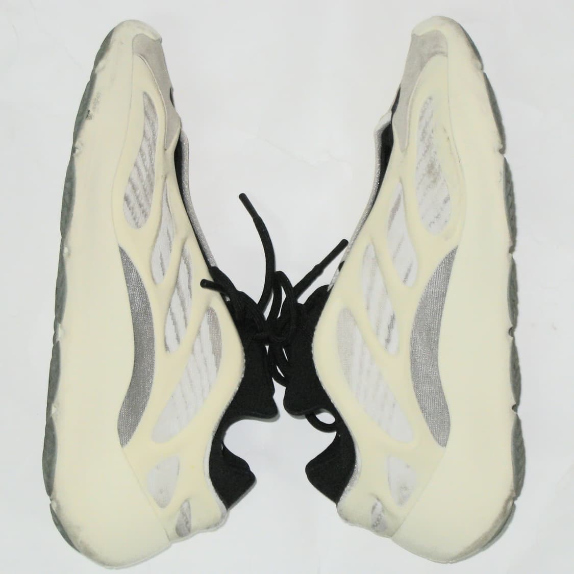 adidas Yeezy Boost 700 V3 Azael 상품이미지3