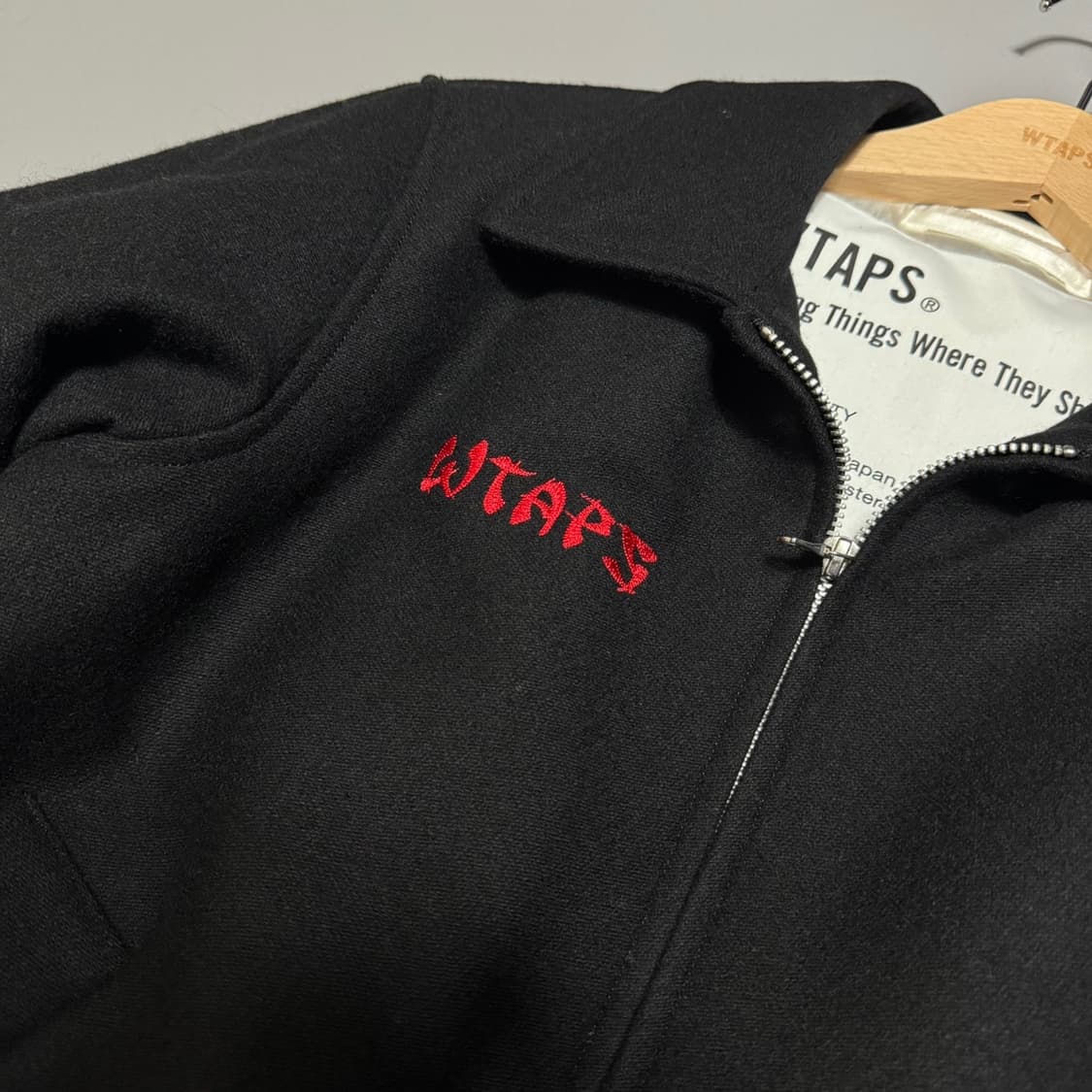 더블탭스(WTAPS) 16fw 블랙컬러 양면 자수로고 울 혼방 투어 자켓 상품이미지4