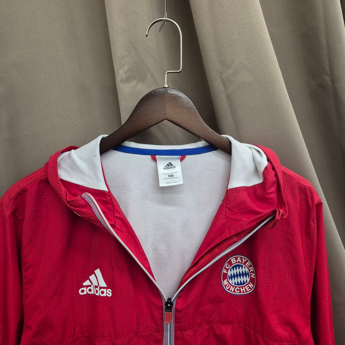 아디다스 바이 에른 뮌휀 바람막이 자켓 100 상품이미지3