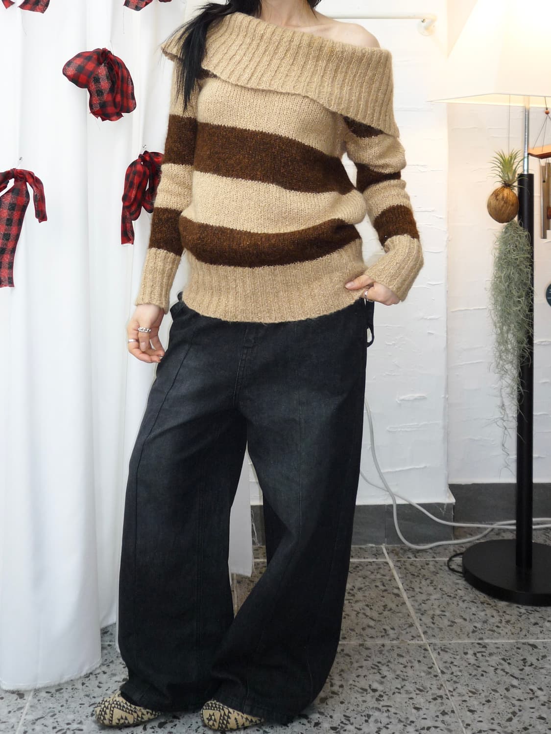 Mocha stripe off-shoulder knit 상품이미지4