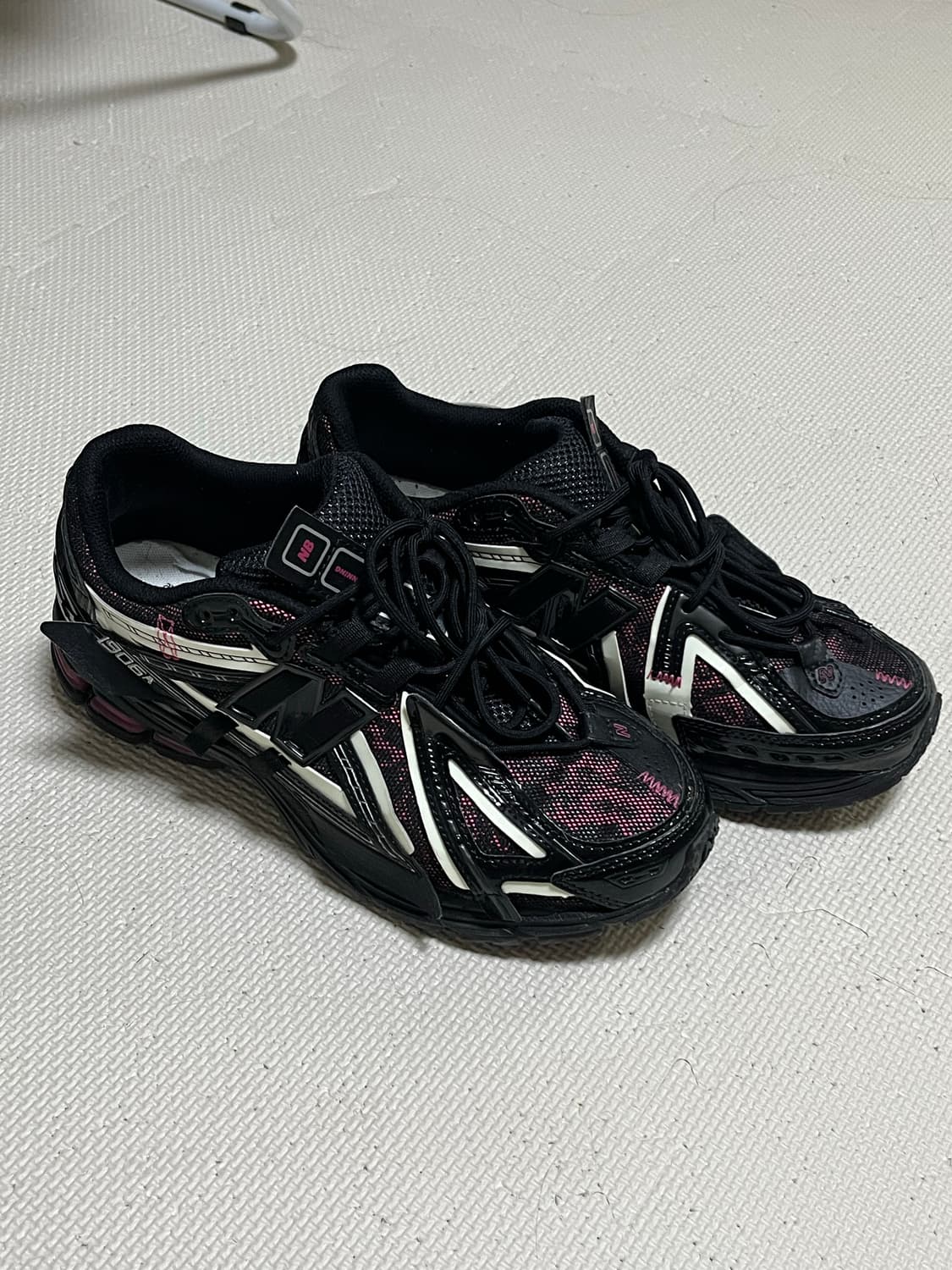 뉴발란스 1906a 블랙 드래곤배리 265사이즈 상품이미지1