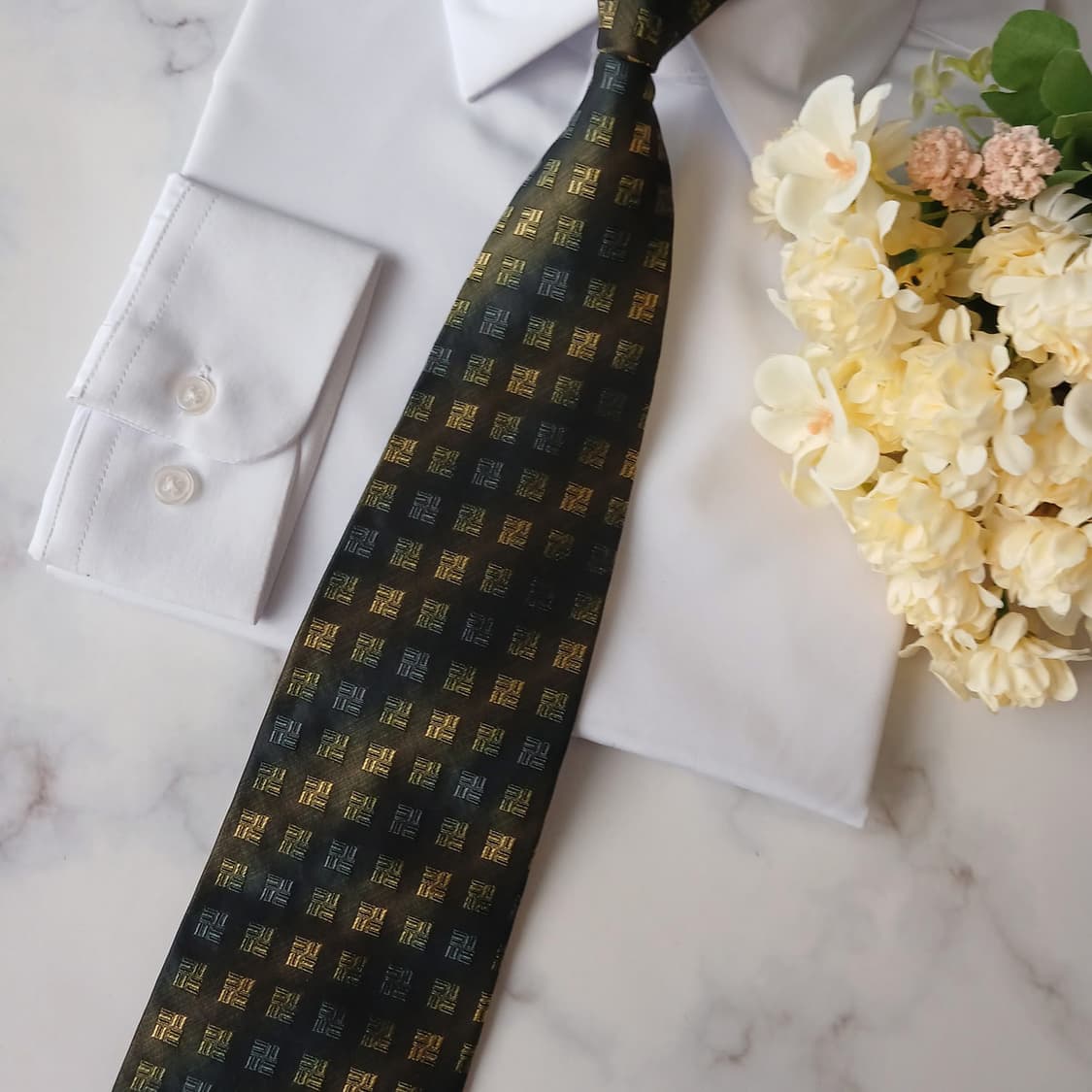 입생로랑 실크 다크그린 모노그램 넥타이 9.6cm A등급 A19076
 상품이미지6