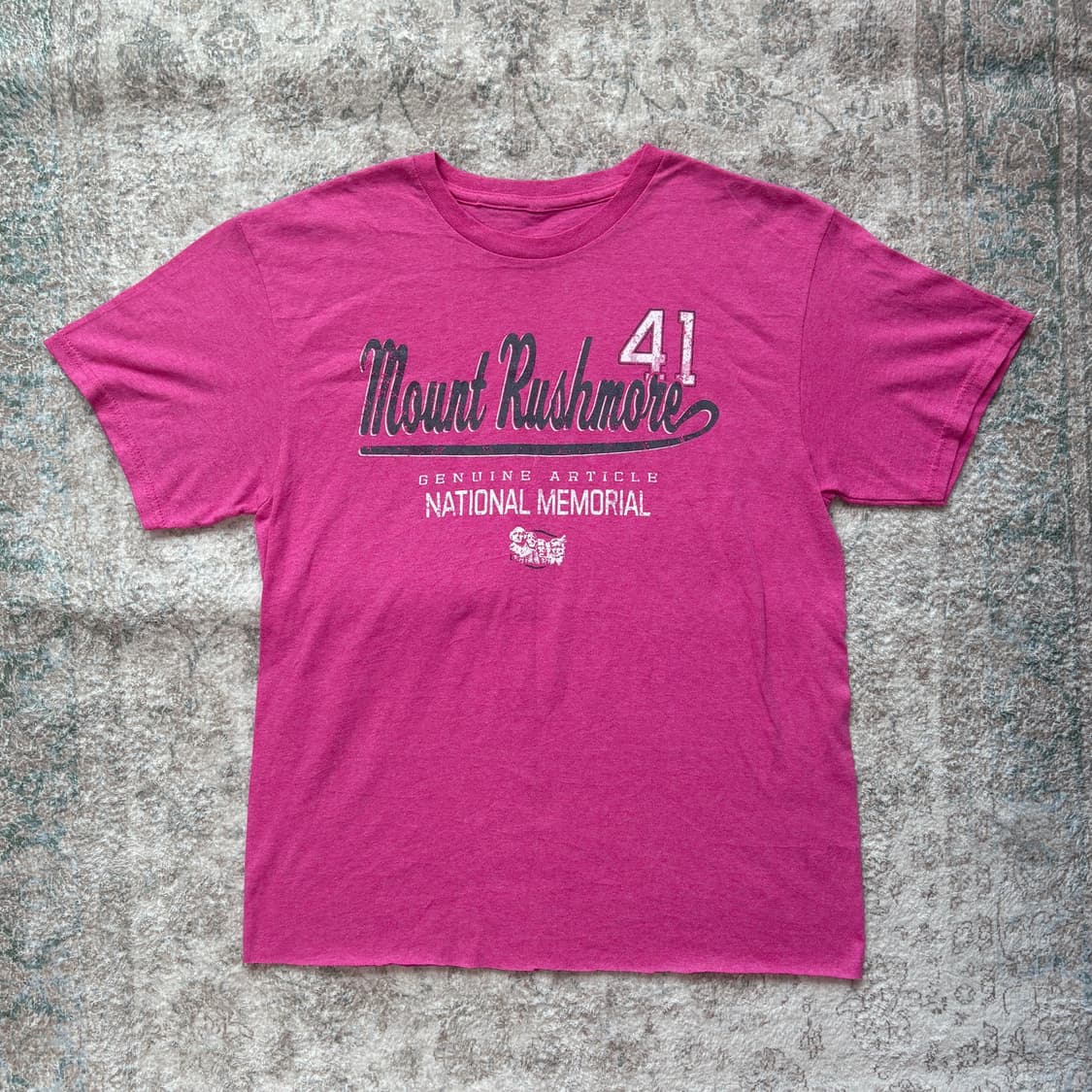 Mount Rushmore Tee 상품이미지1