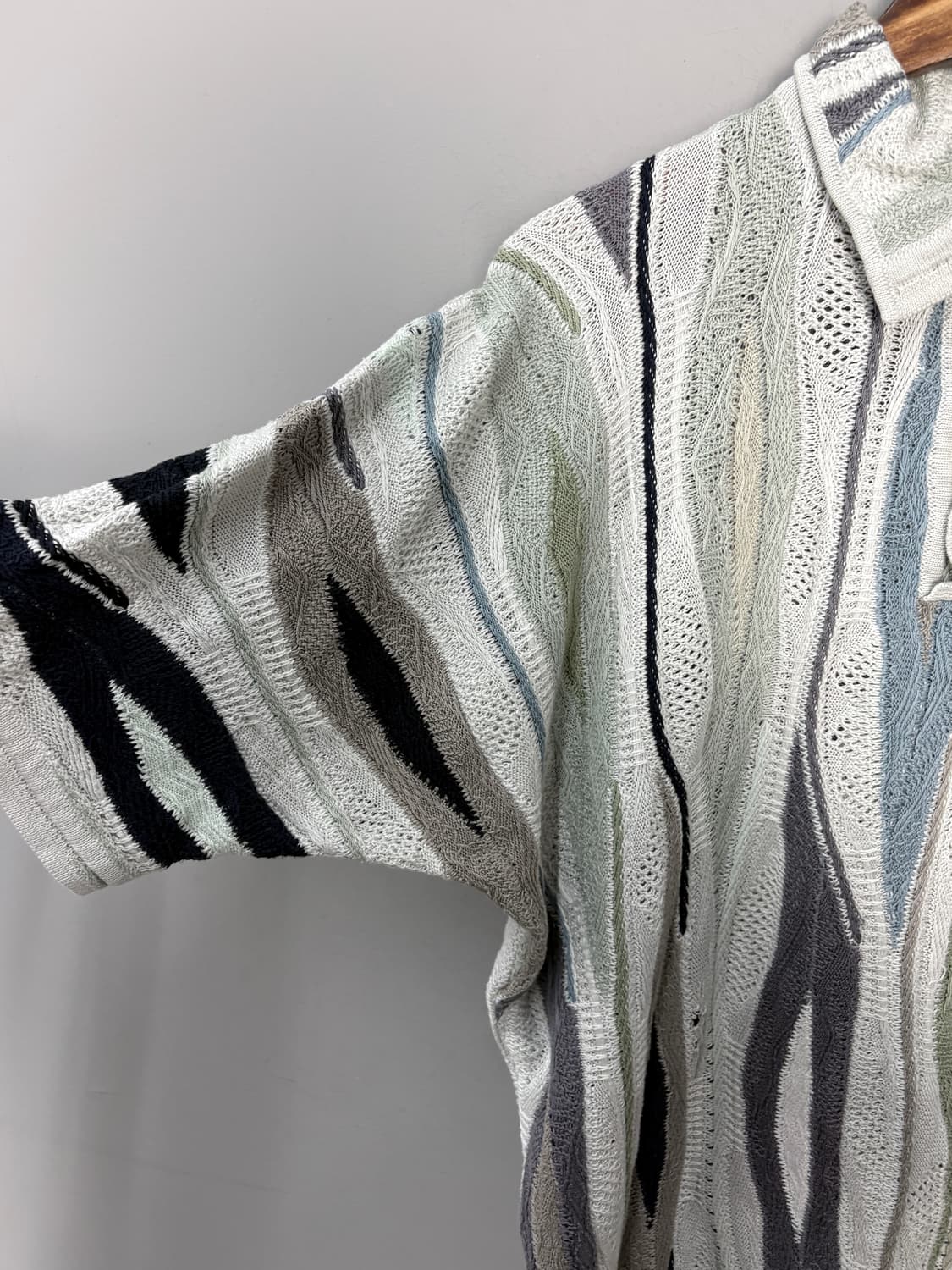 쿠지 3D 케이블 데미지 버튼 반팔니트 A3656 상품이미지3