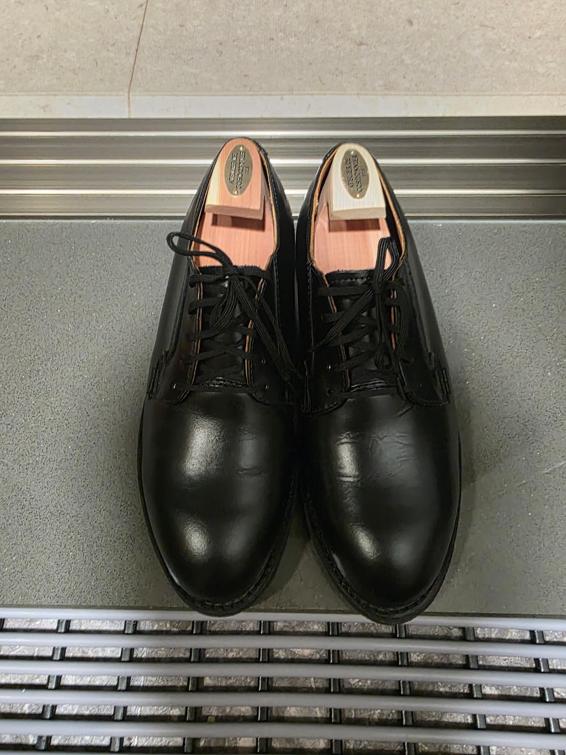 레드윙 포스트맨 101 9D 270 사이즈 팝니다  상품이미지1