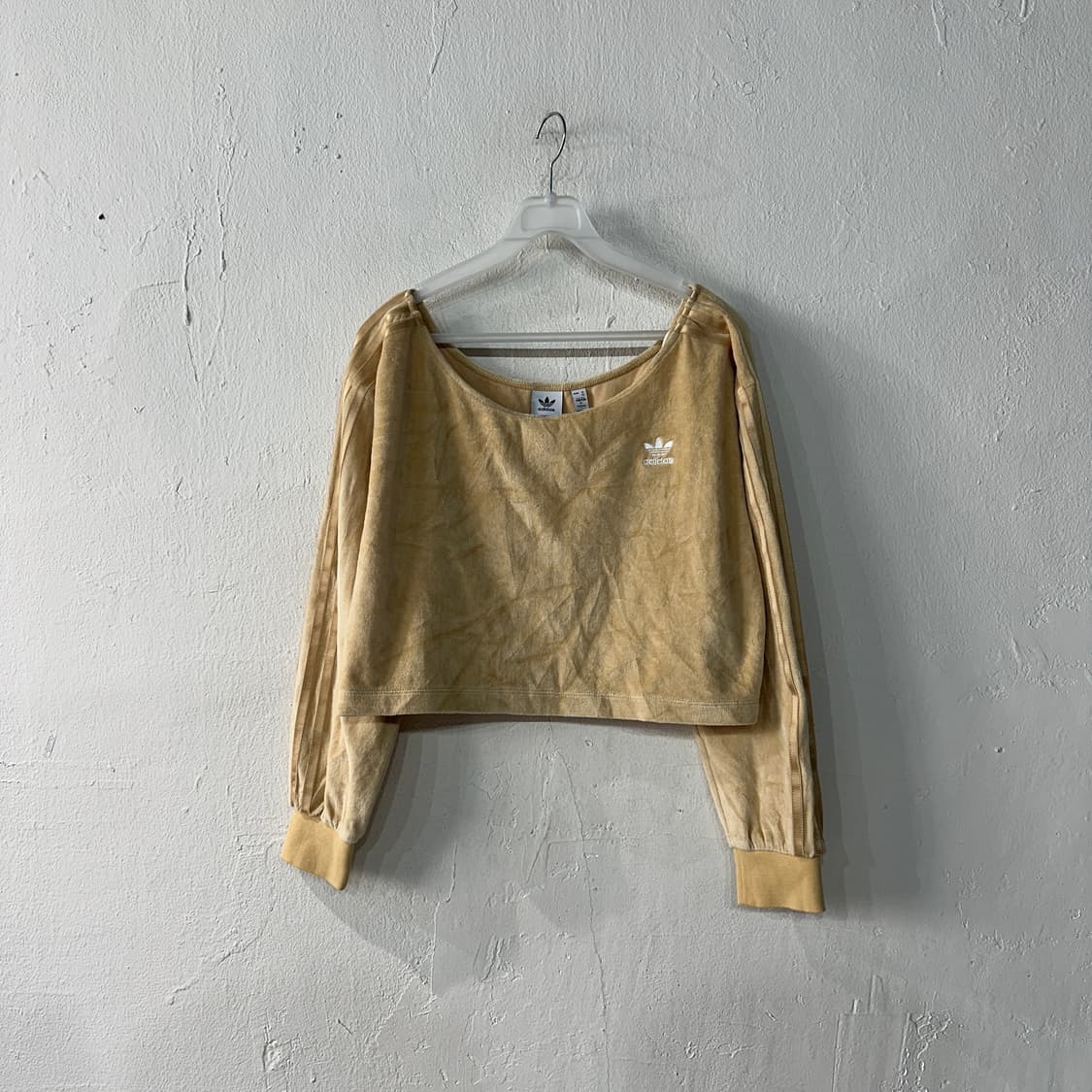 아디다스 벨벳 크롭 맨투맨 여성M 상품이미지1