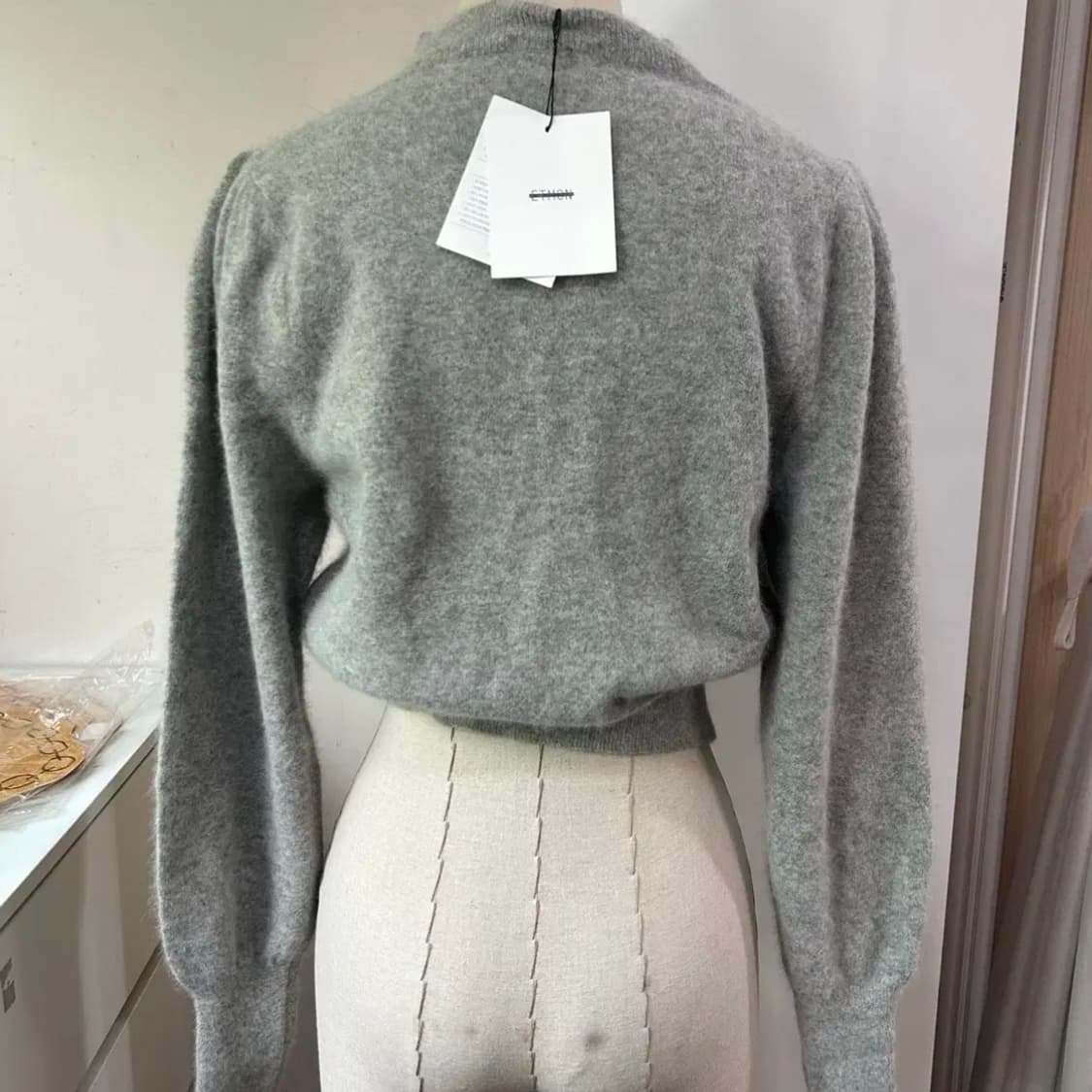 에트몽 퍼프 슬리브 니트 라쿤털니트 그레이니트 상품이미지8
