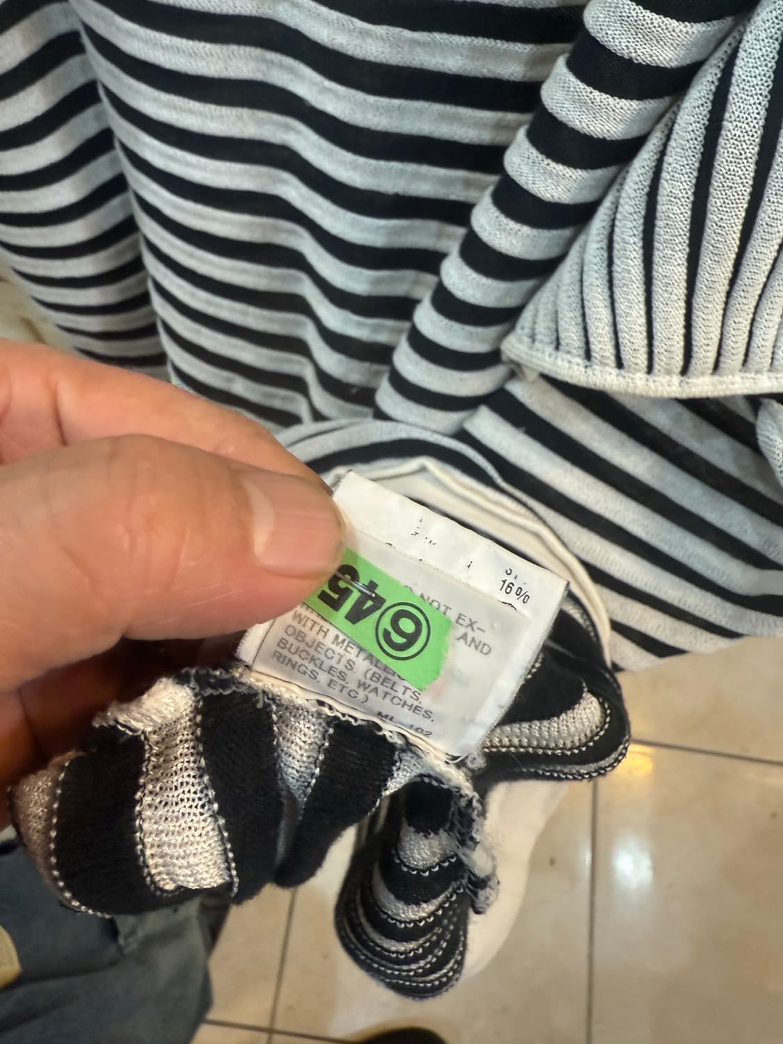 2/66-77 정품 이세이미야케 니트팝니다 상품이미지4